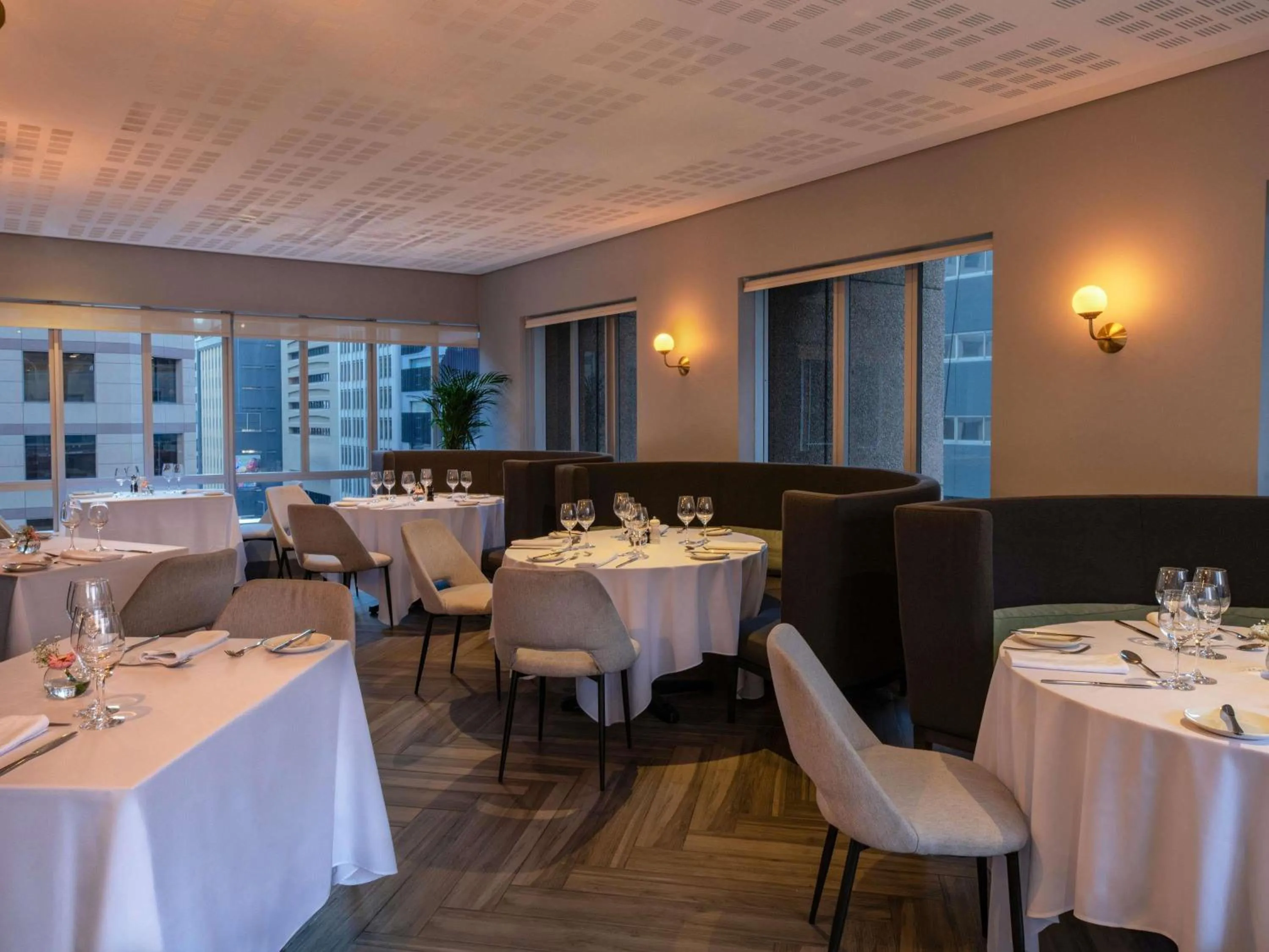 Restaurant/places to eat in Pullman Cape Town City Centre