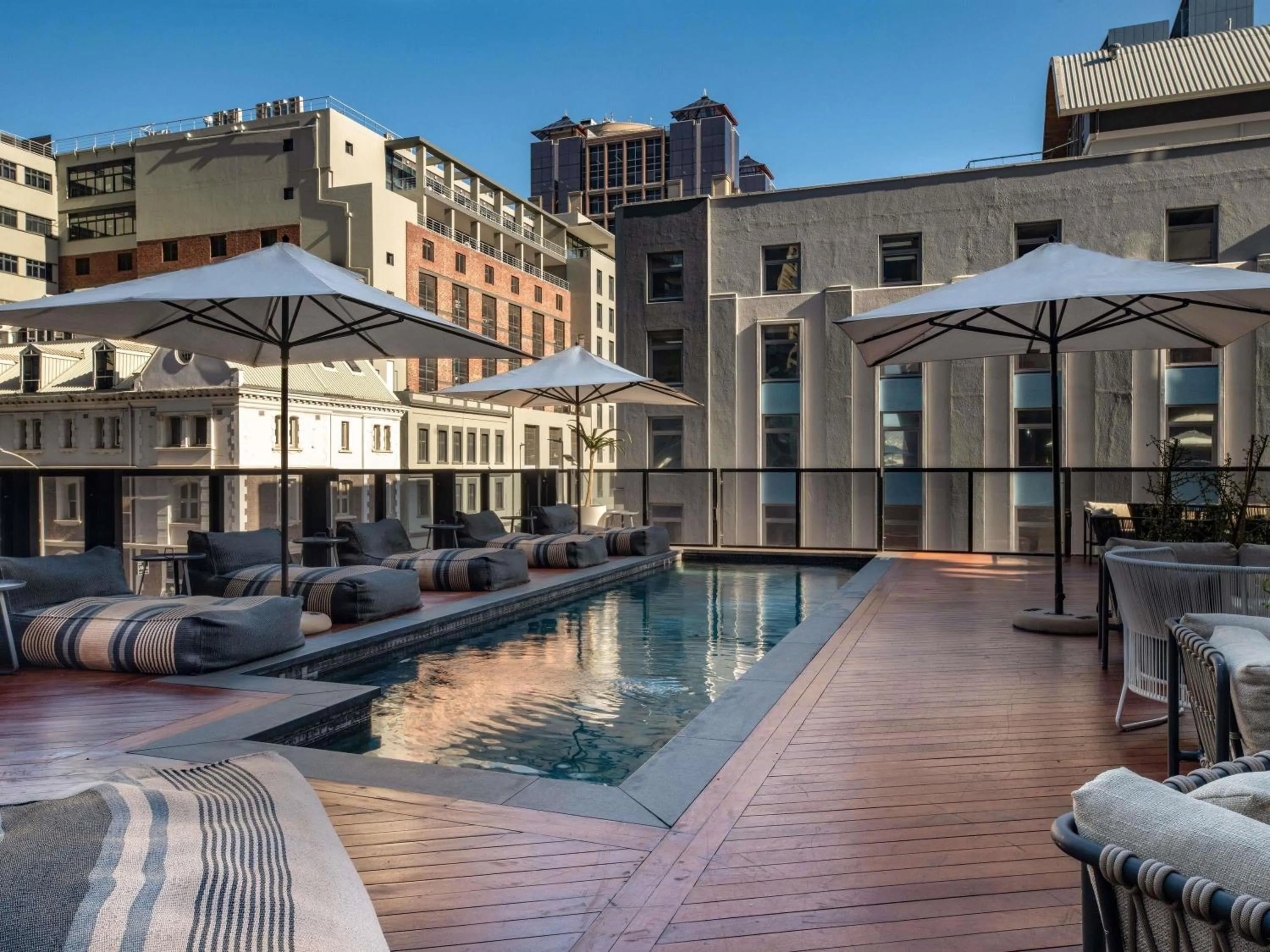 Lounge or bar in Pullman Cape Town City Centre