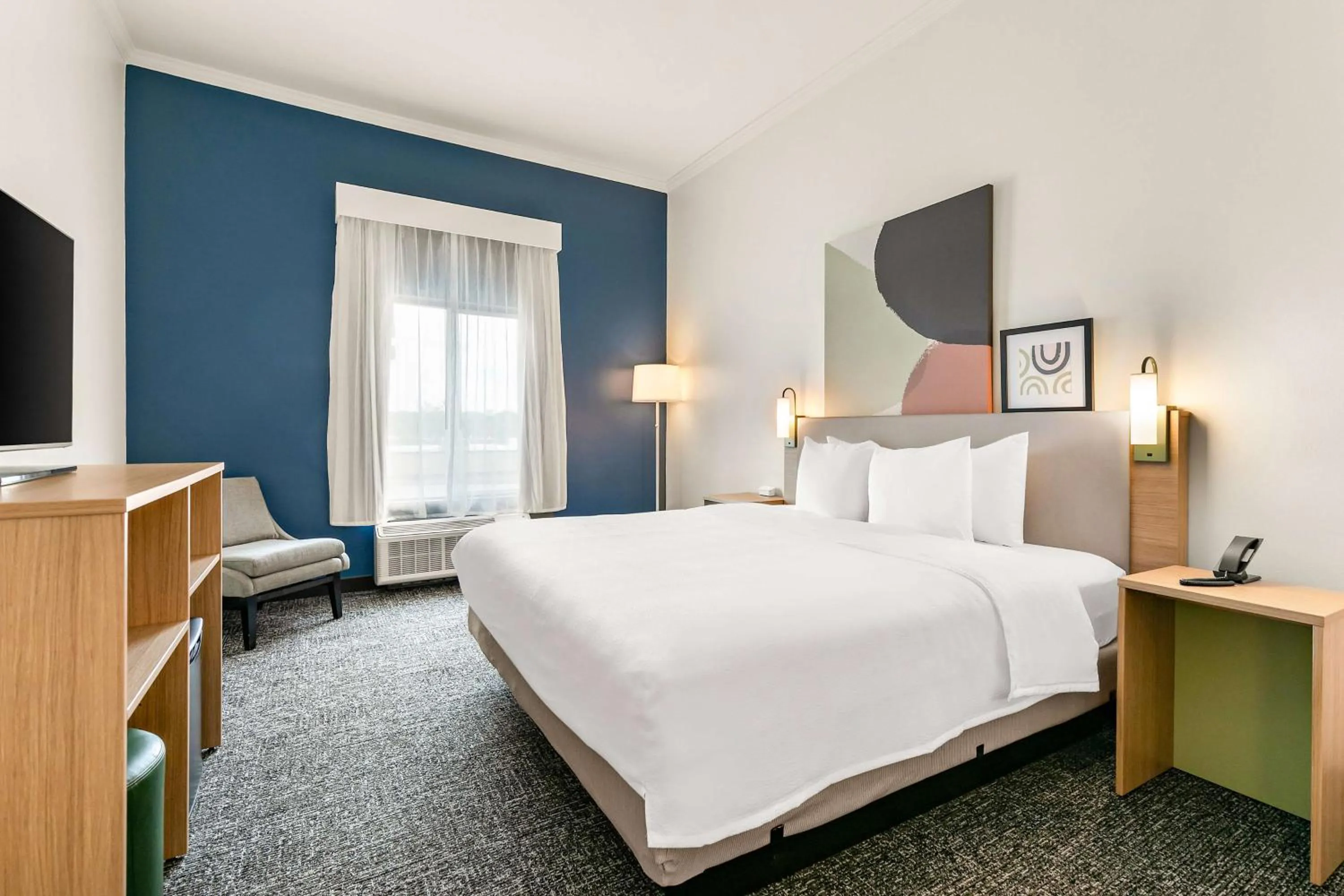 Bed in Country Inn & Suites by Radisson, Commerce, GA Near SK Battery Plant