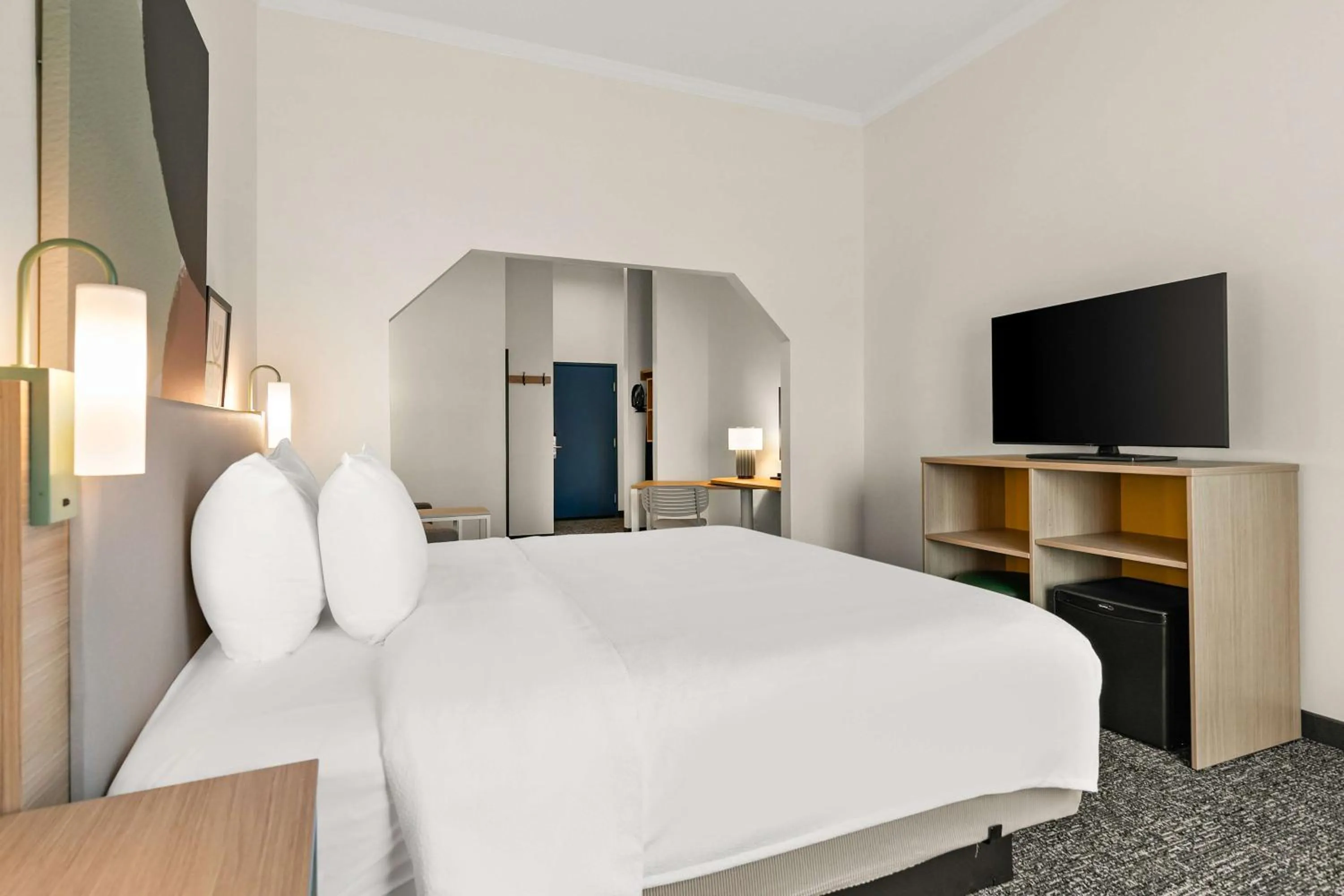 Bed in Country Inn & Suites by Radisson, Commerce, GA Near SK Battery Plant