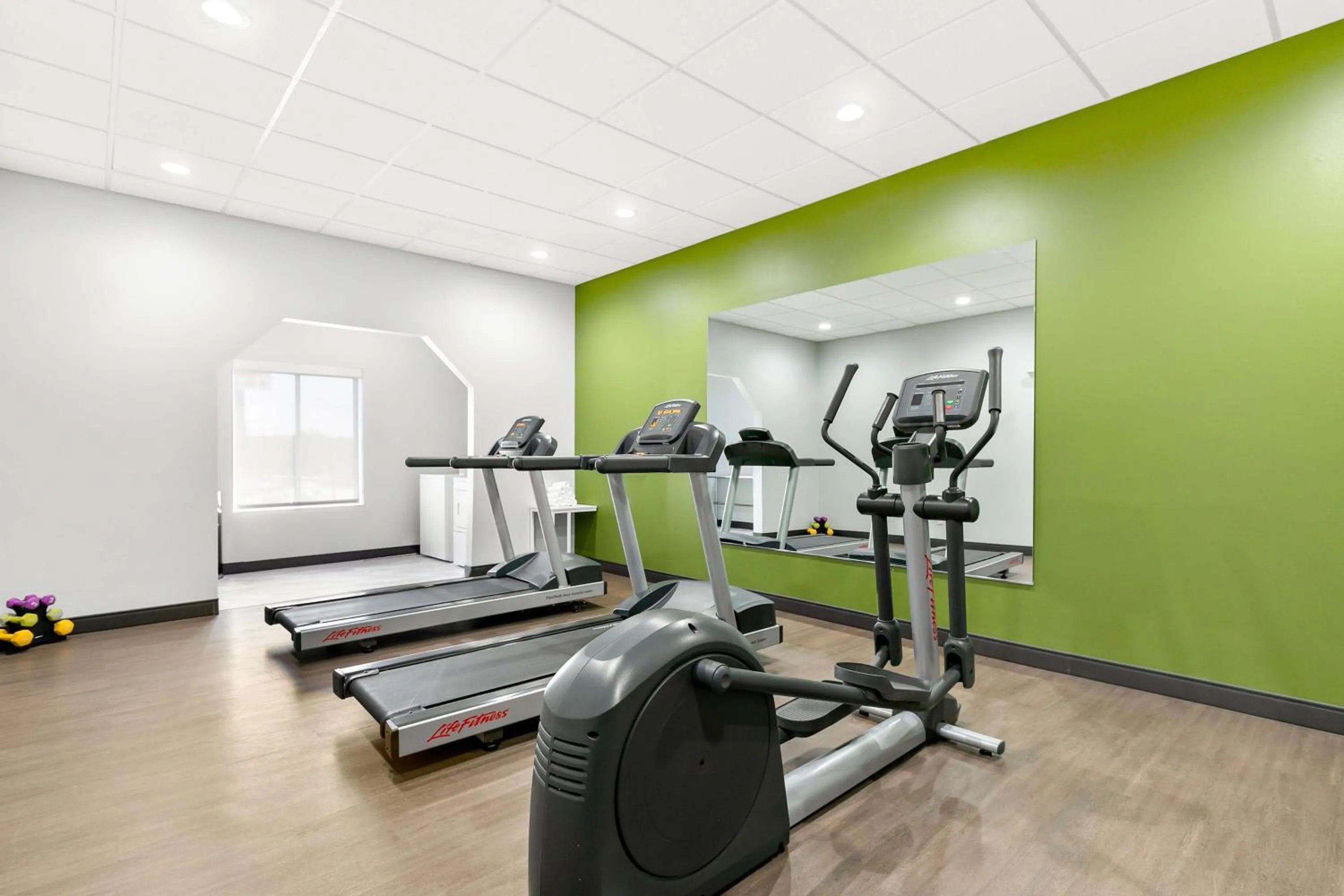 Fitness centre/facilities in Country Inn & Suites by Radisson, Commerce, GA Near SK Battery Plant