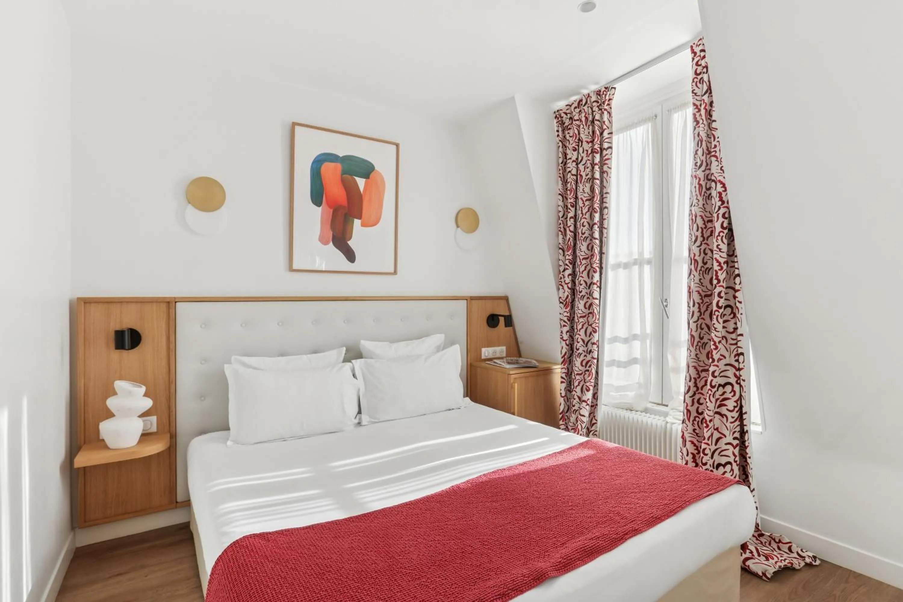 Photo of the whole room, Bed in Hôtel Alexandrine Opera