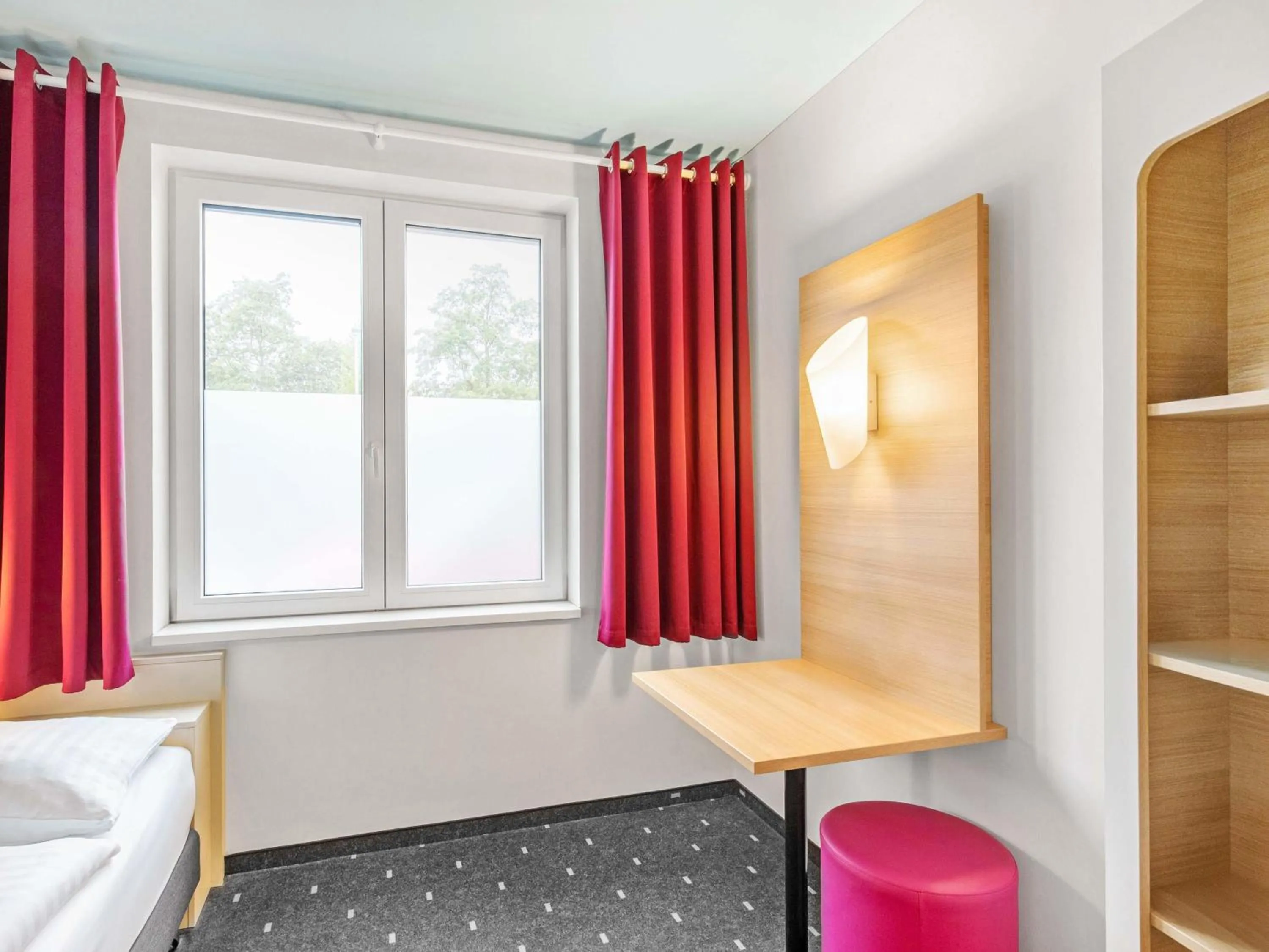 Photo of the whole room in B&B Hotel Lüneburg