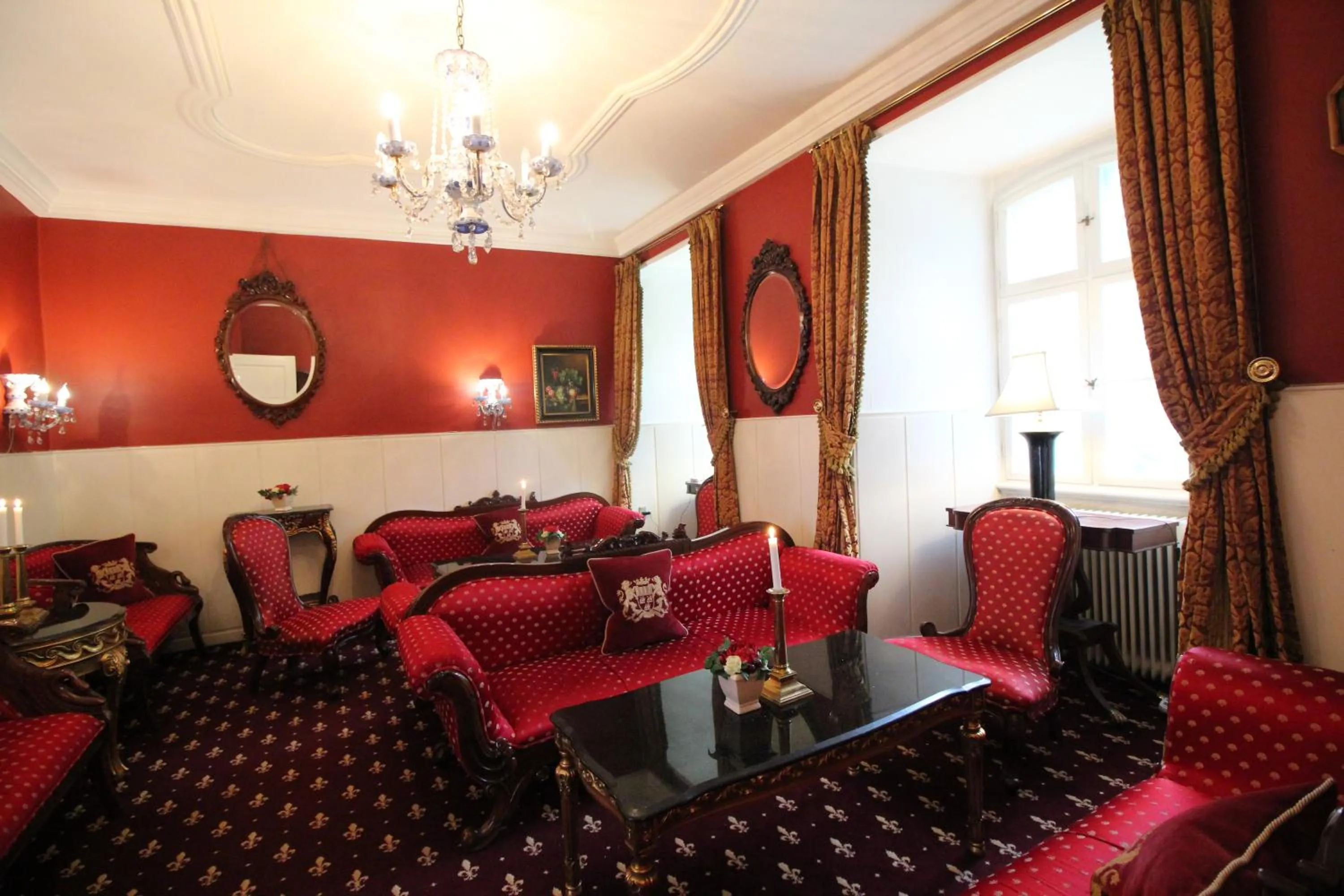 Communal lounge/ TV room in Kokkedal Slotshotel