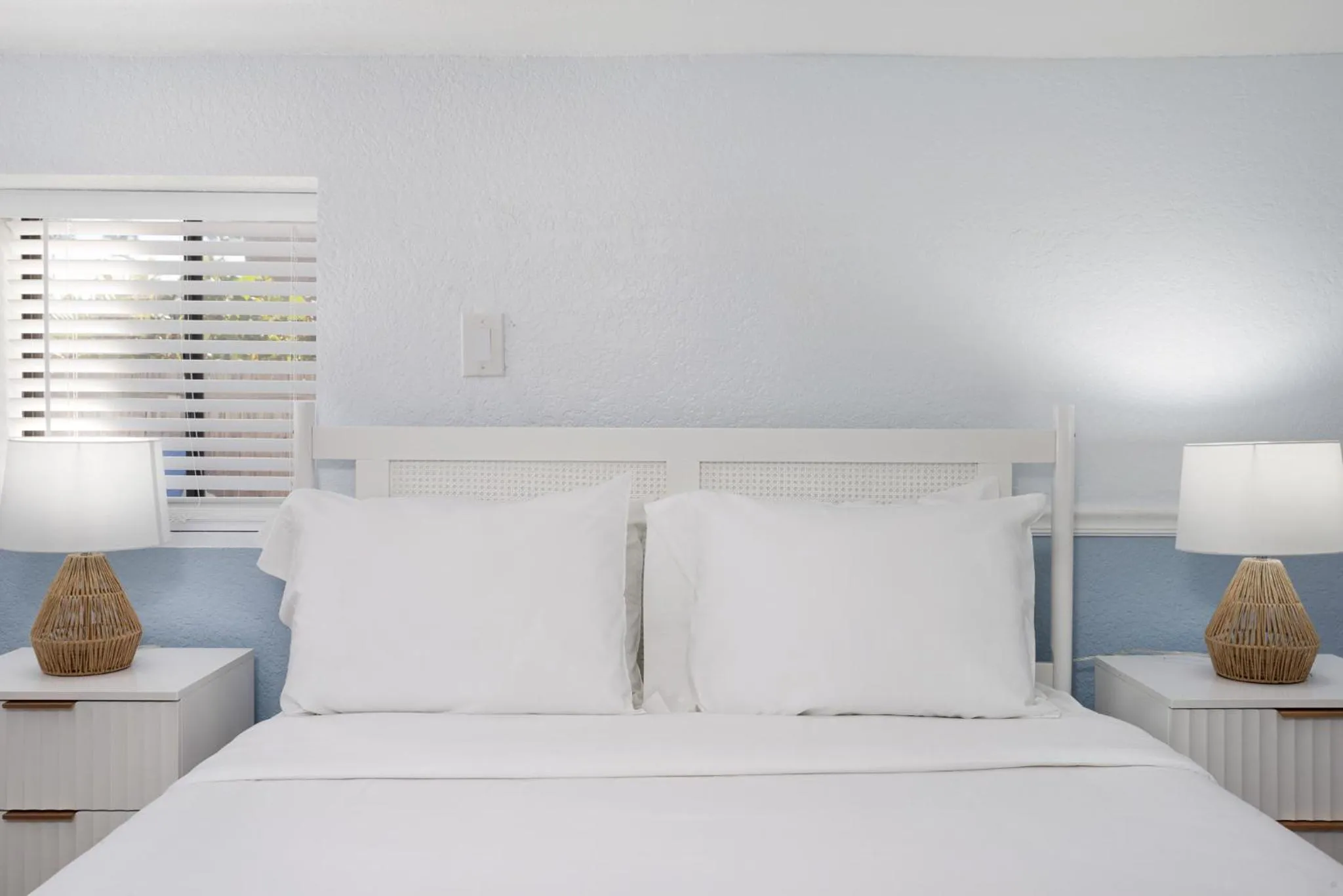 Bed in Sabal Palms Inn