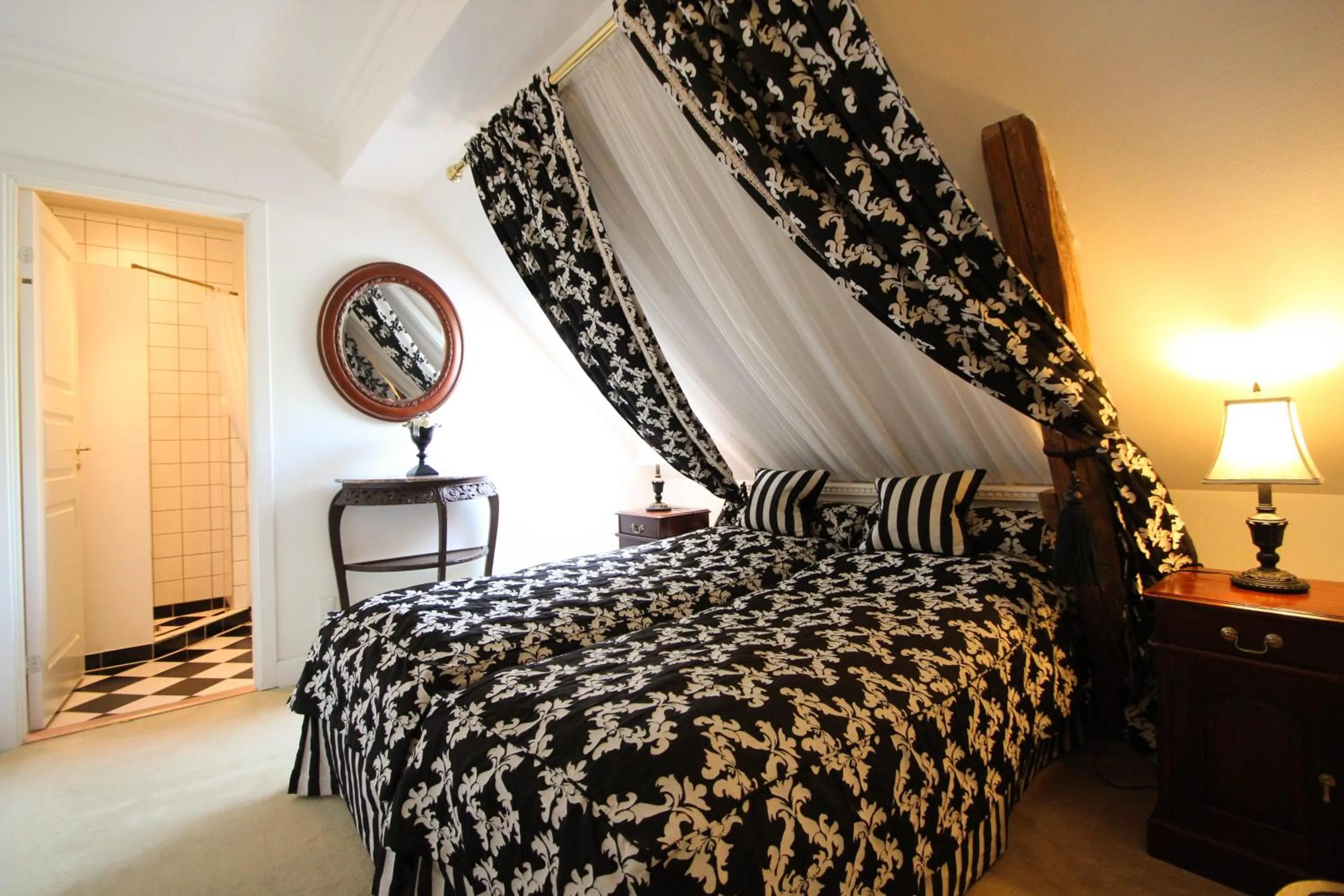 Bed in Sauntehus Castle Hotel