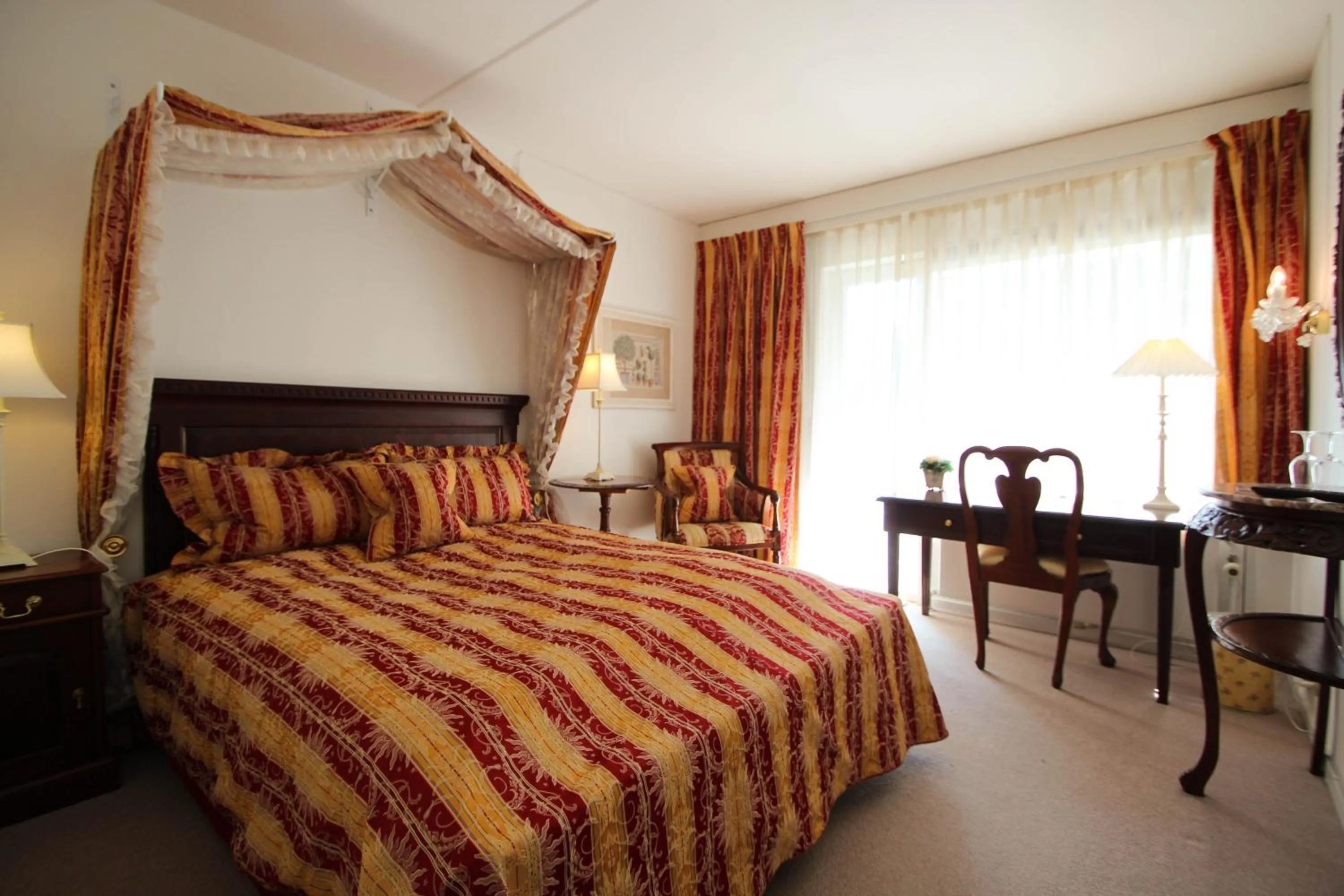 Bed in Sauntehus Castle Hotel