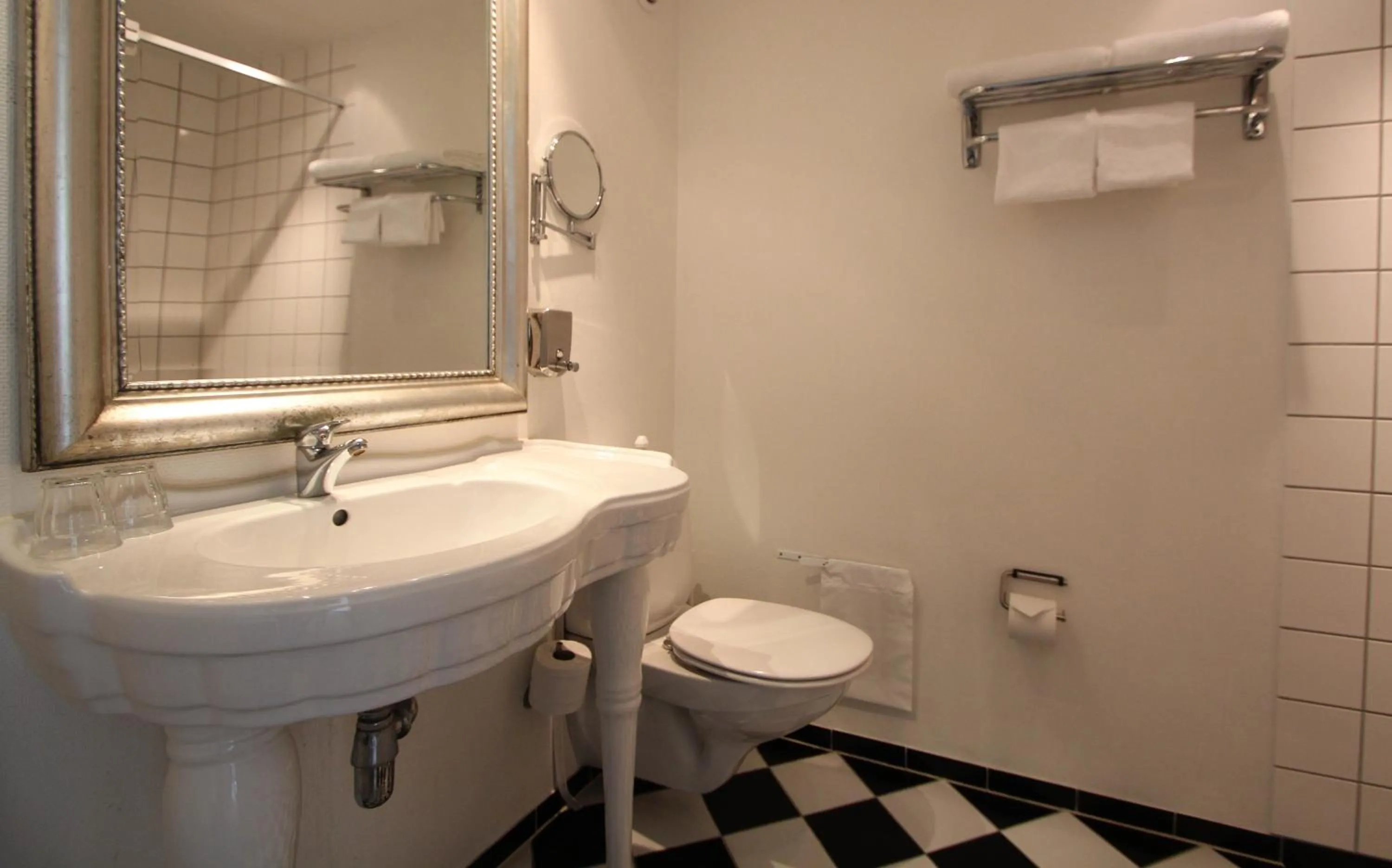 Bathroom in Sauntehus Castle Hotel