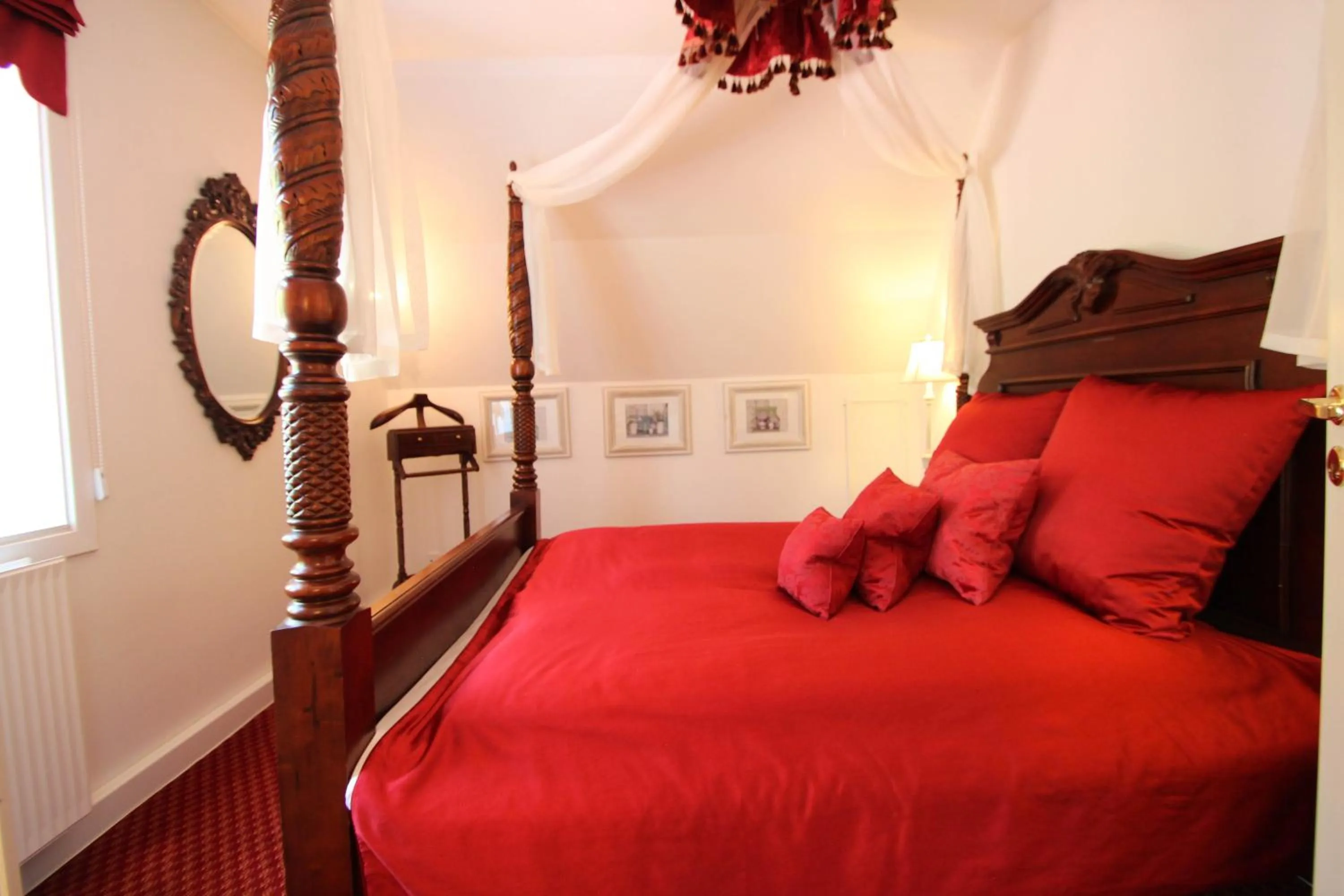 Bed in Sauntehus Castle Hotel