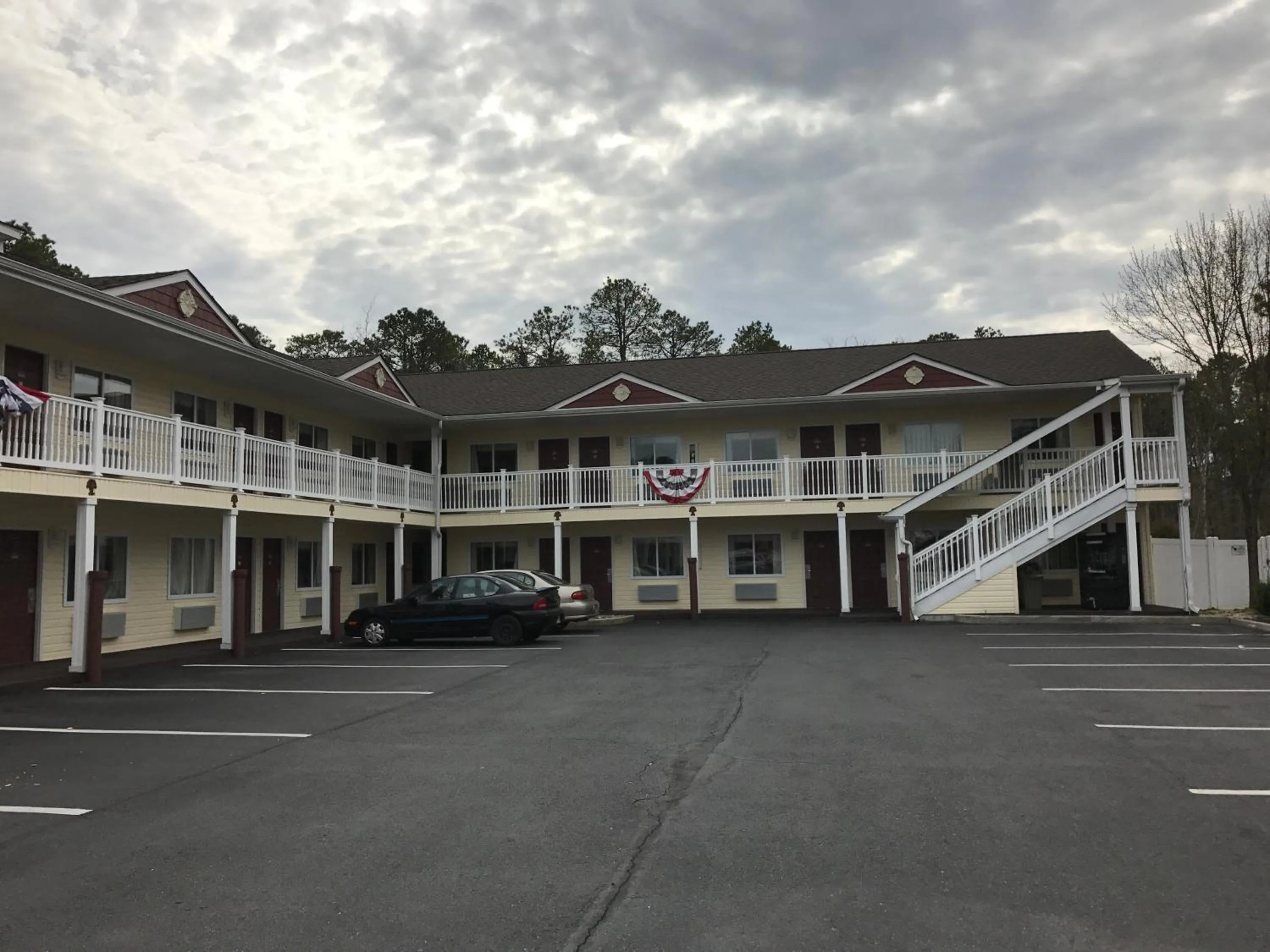 Facade/entrance in Crystal Inn and Suites