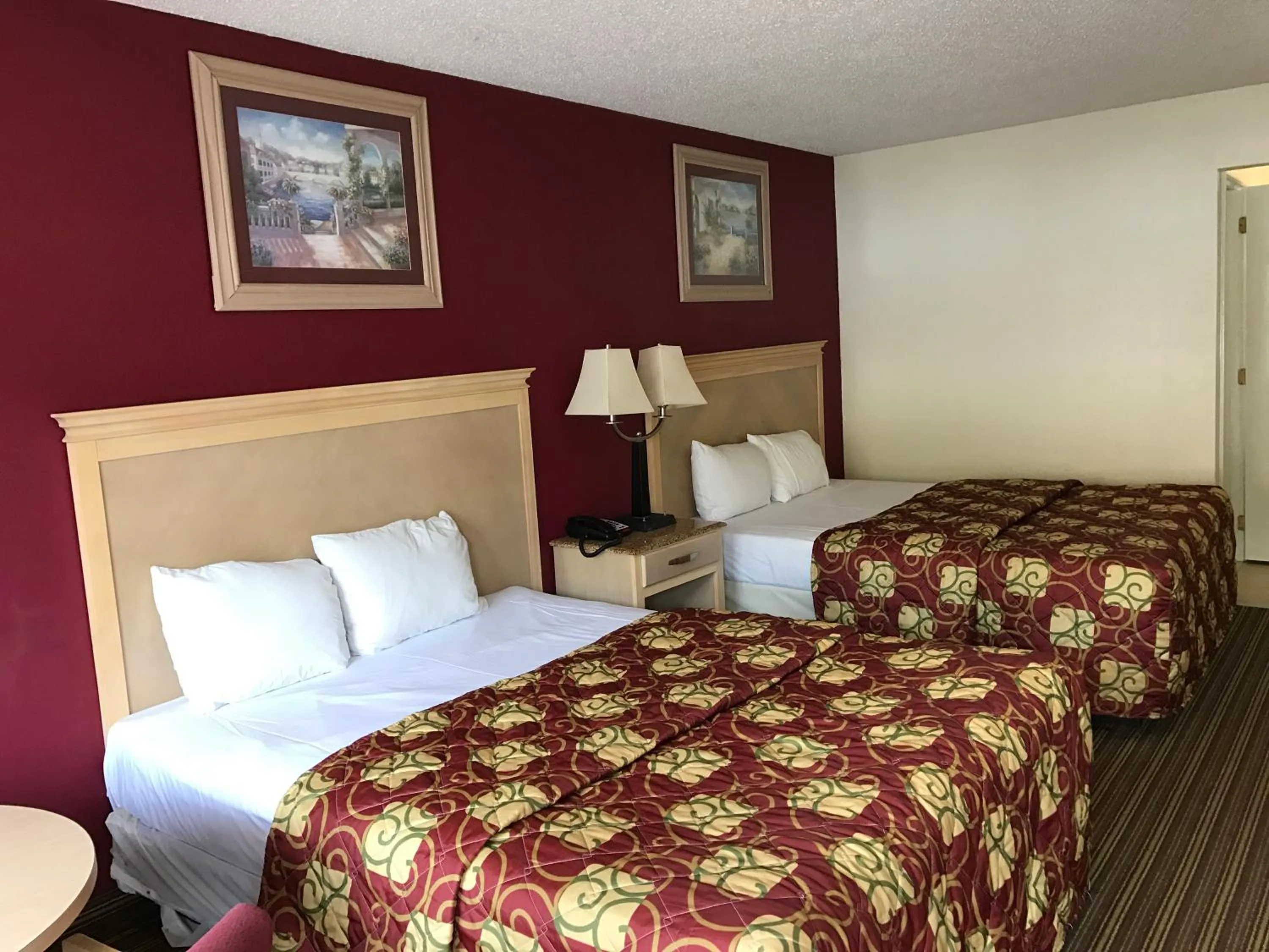 Bedroom, Bed in Crystal Inn and Suites
