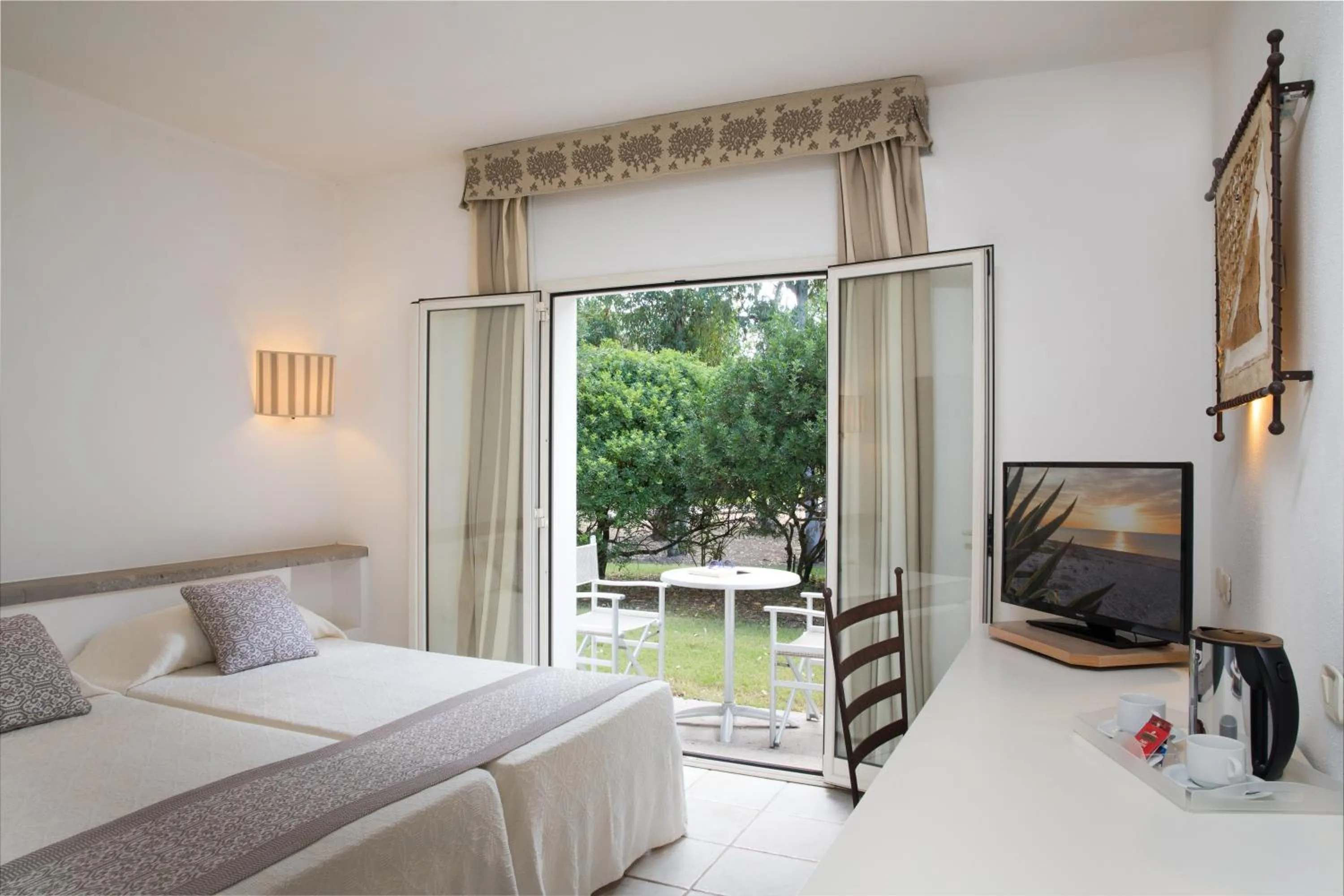 Bed in Hotel Flamingo