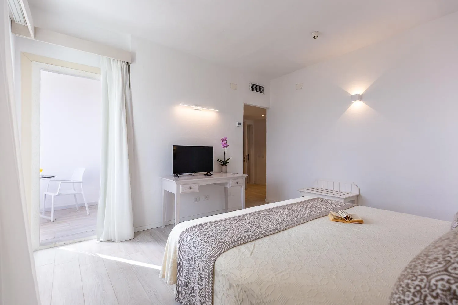 Bed in Hotel Flamingo