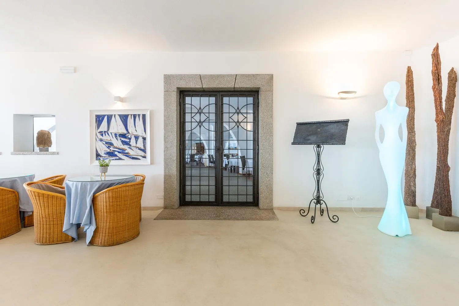 Restaurant/places to eat in Hotel Flamingo