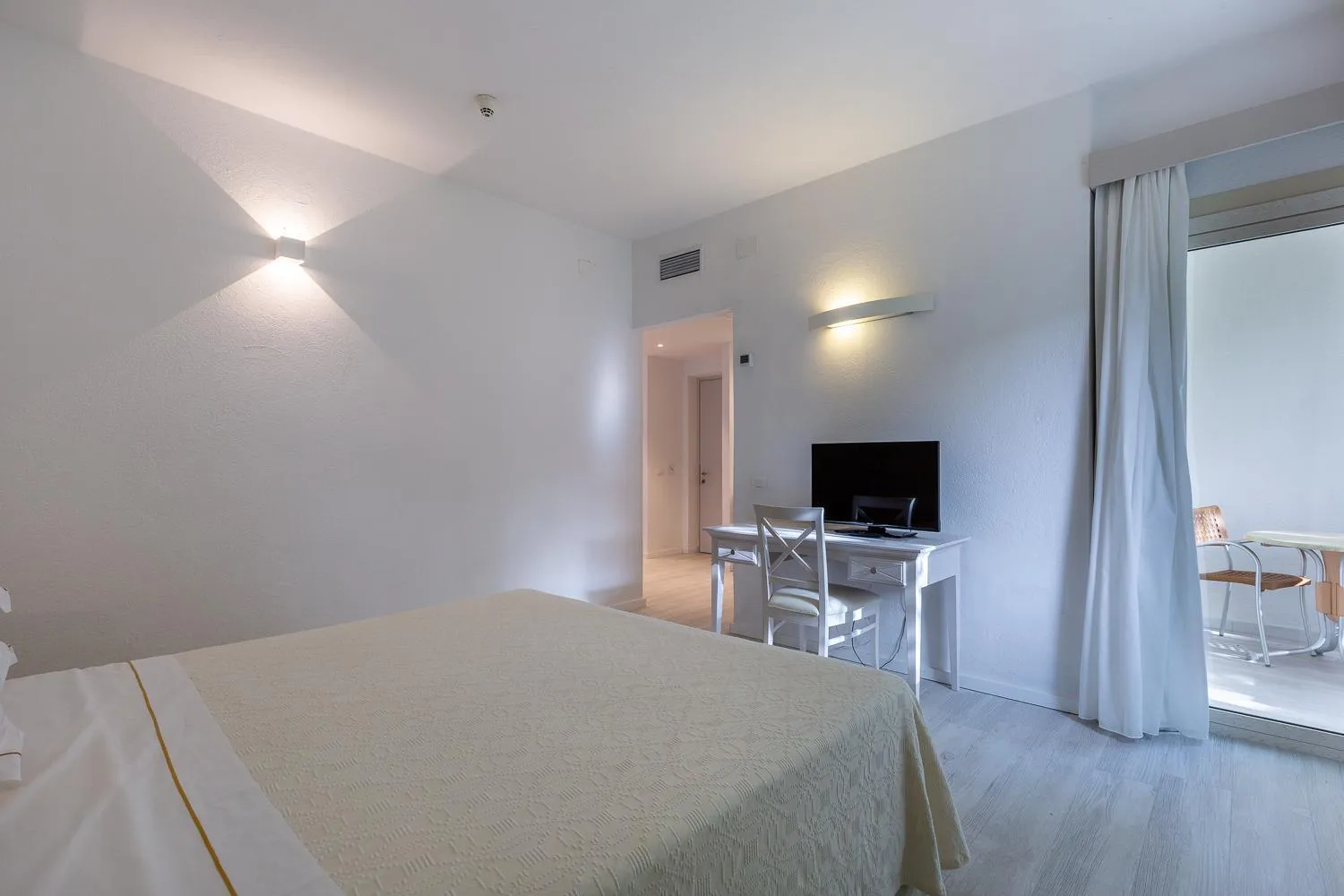 Photo of the whole room, Bed in Hotel Flamingo