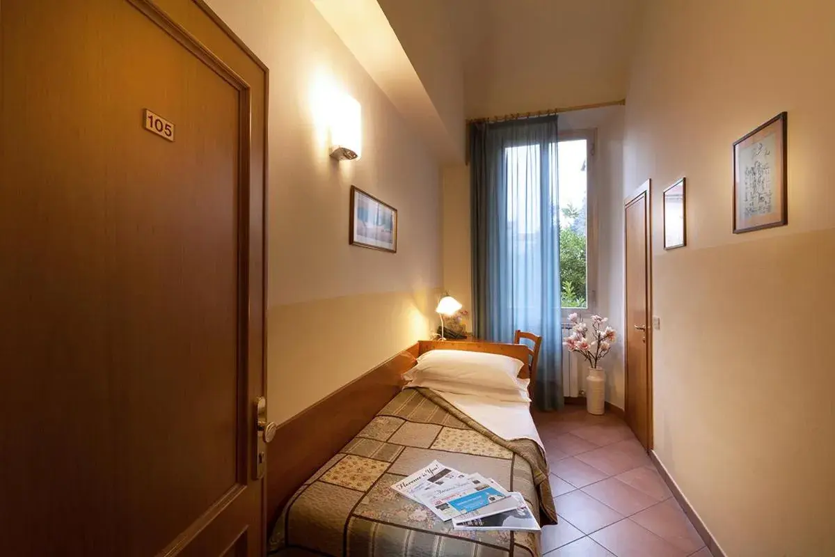 Single Room with Private External Bathroom in Hotel Eden Single Room with Private External Bathroom in Hotel Eden