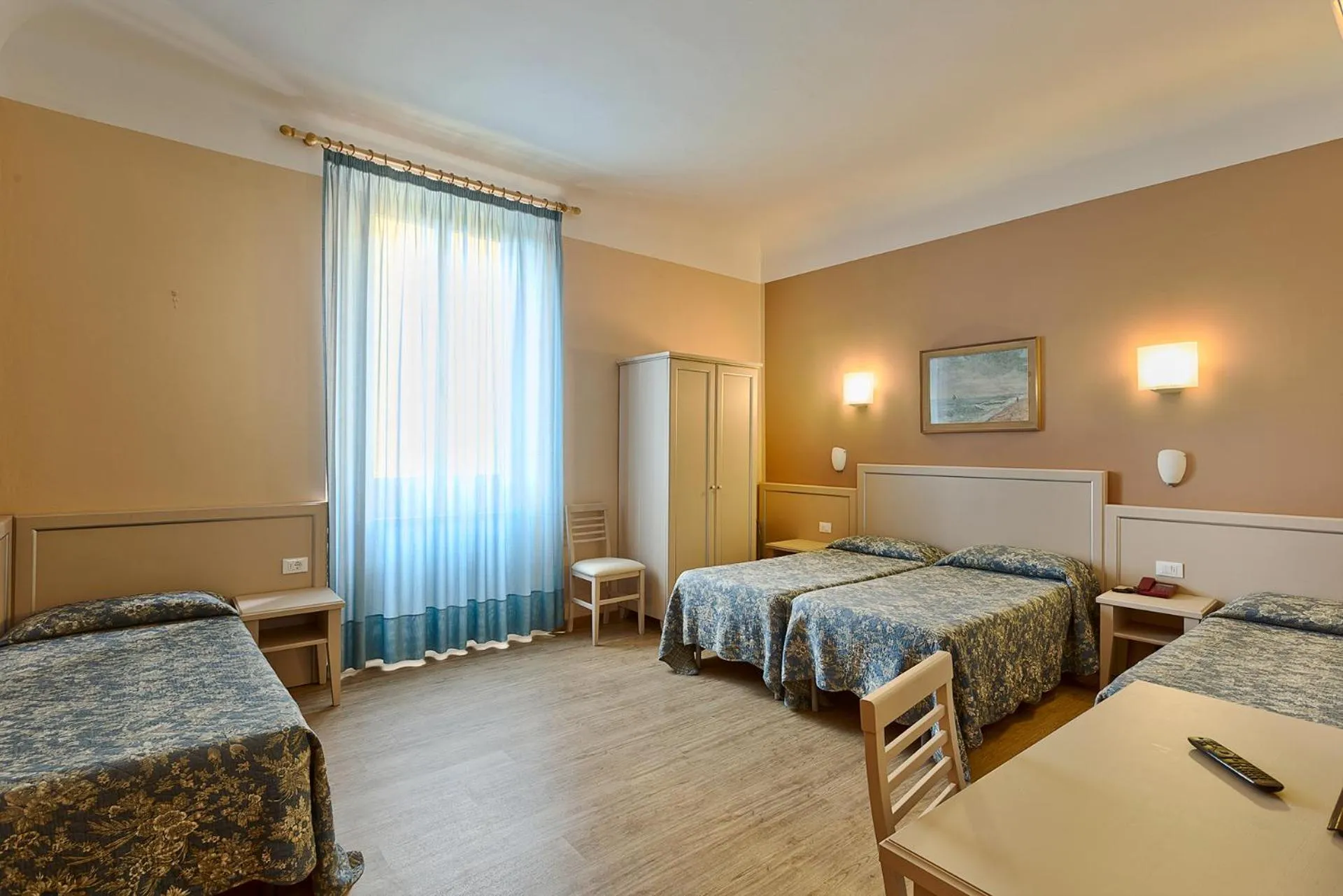 Photo of the whole room, Bed in Hotel Eden