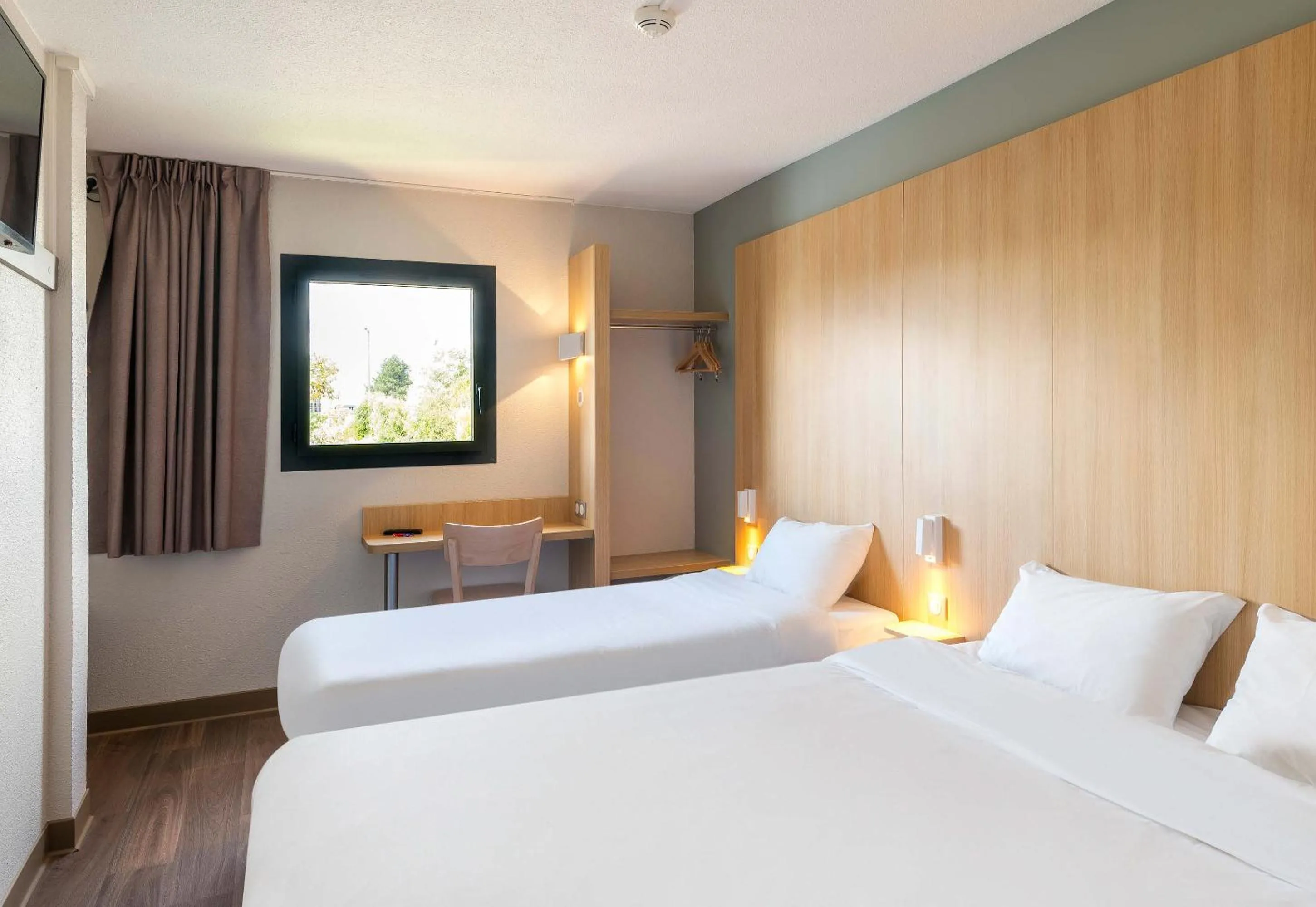 Bedroom, Bed in B&B HOTEL Angers Parc Expos