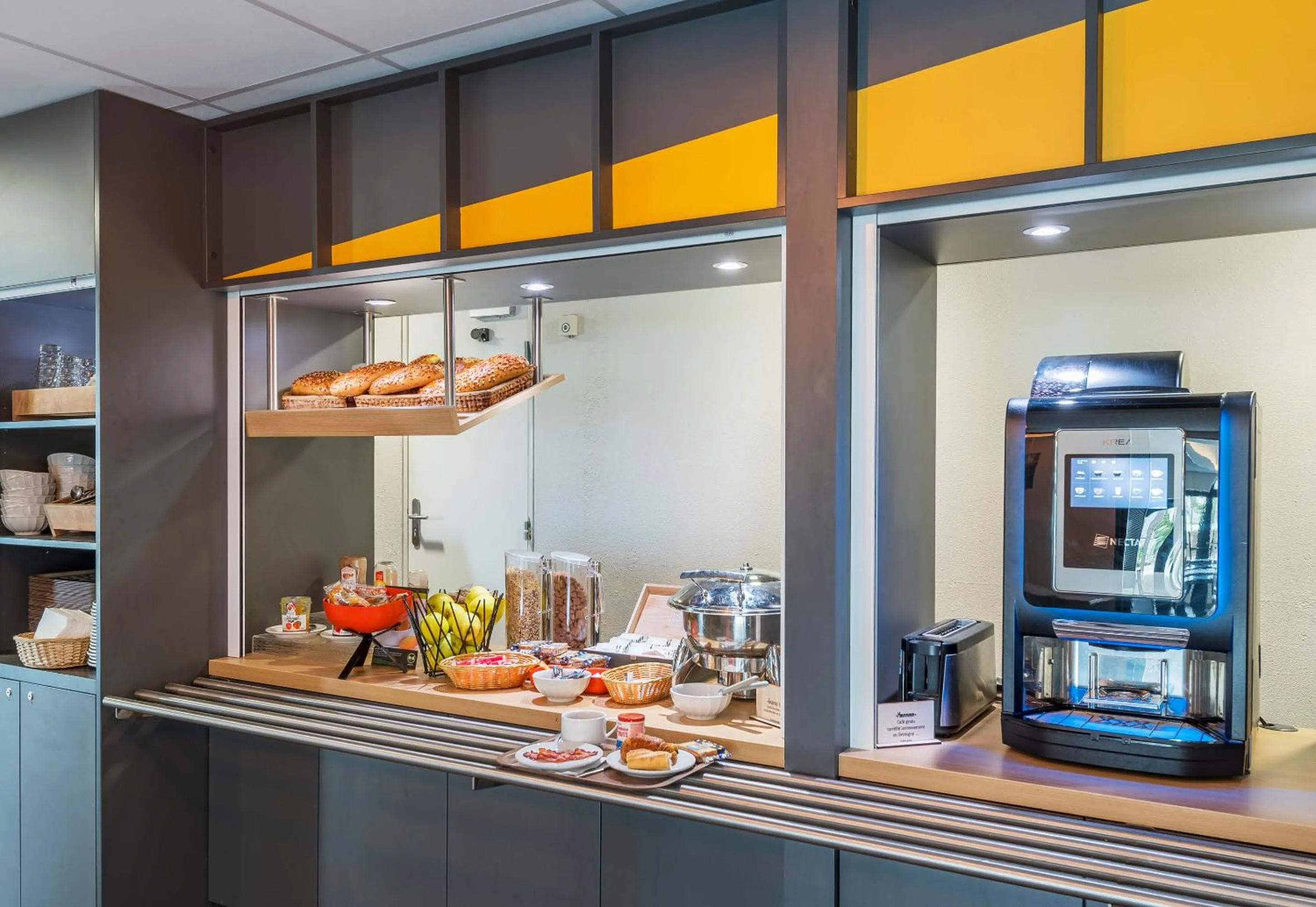 Buffet breakfast in B&B HOTEL Angers Parc Expos