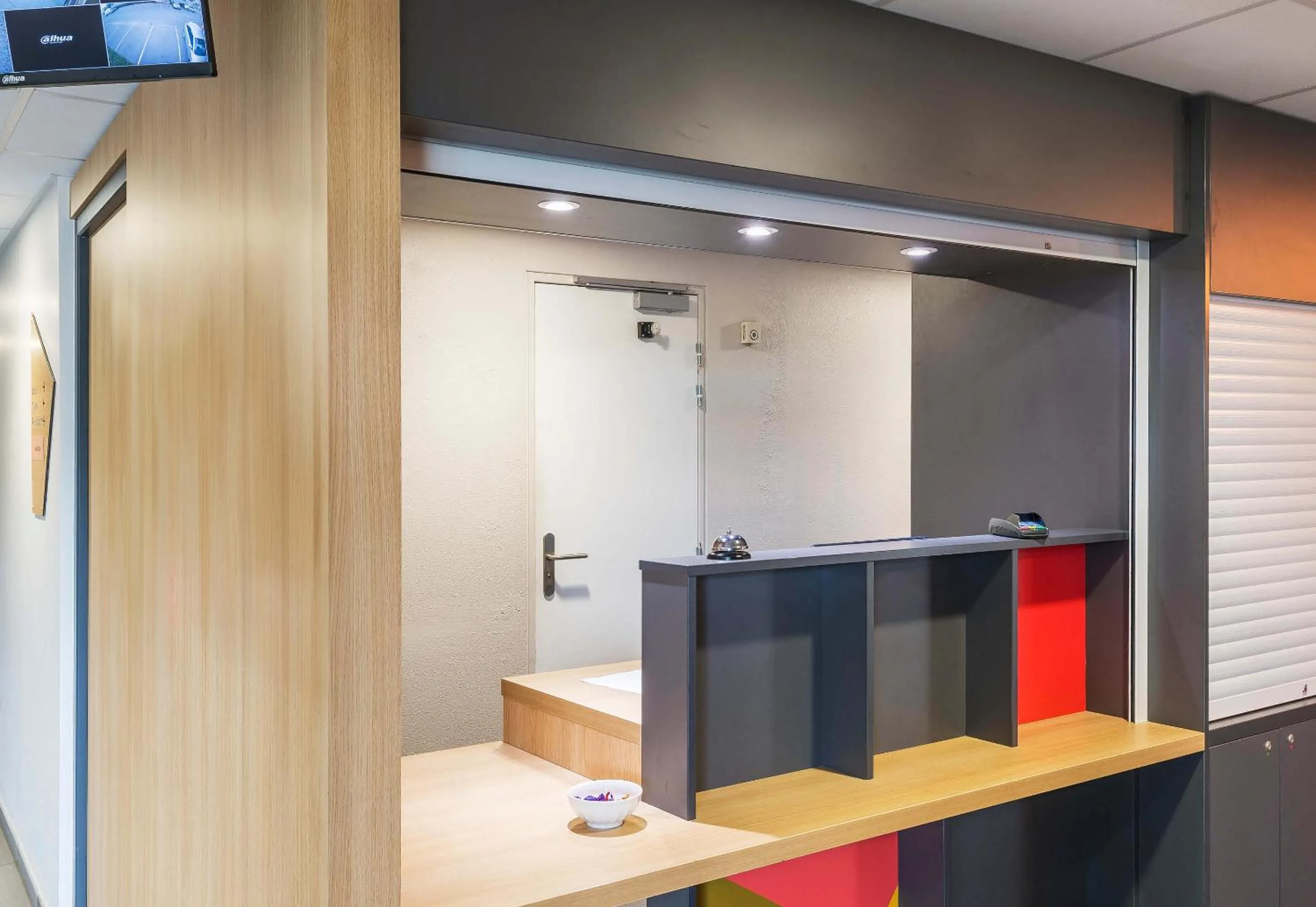 Lobby or reception in B&B HOTEL Angers Parc Expos