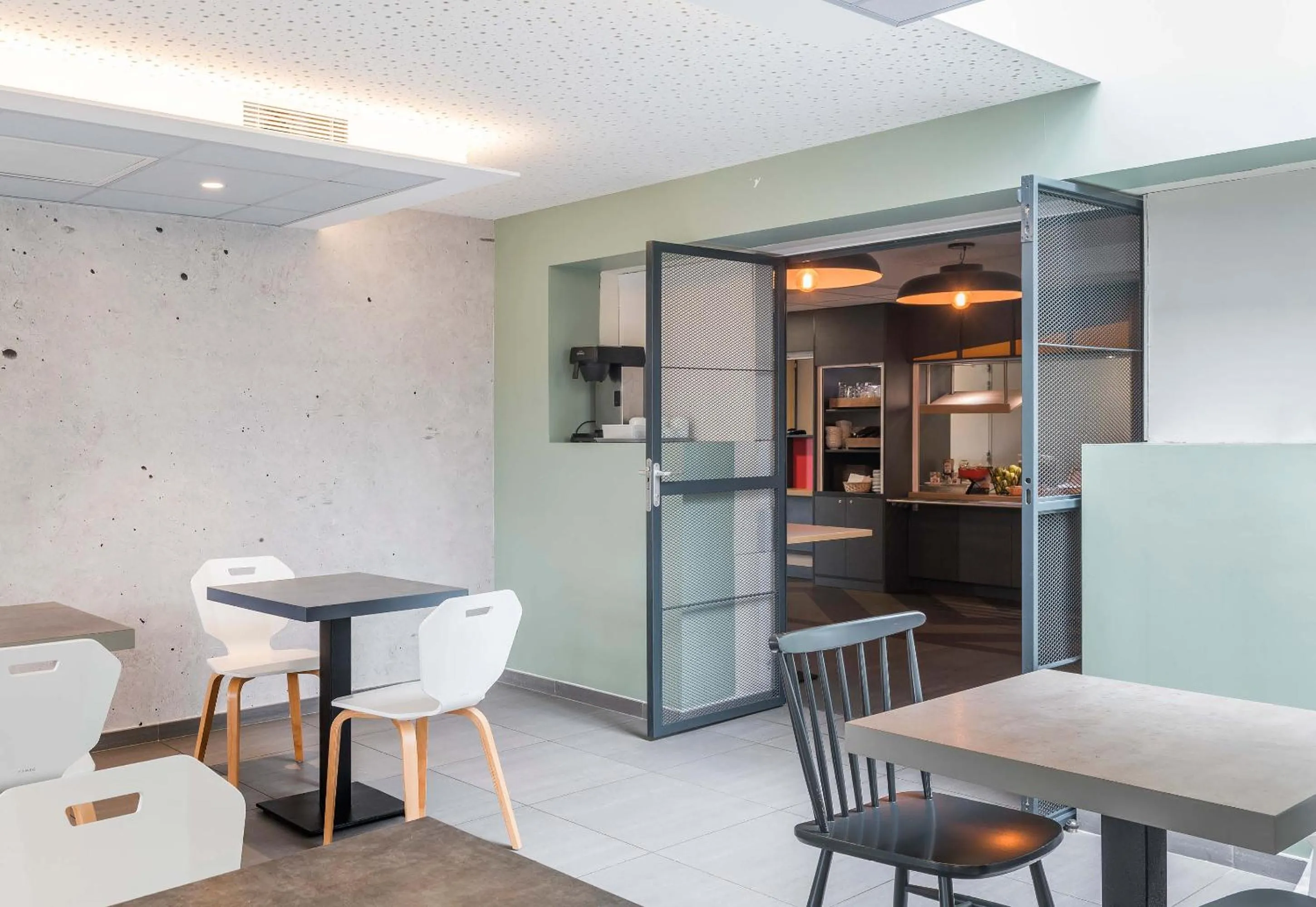 Restaurant/places to eat in B&B HOTEL Angers Parc Expos