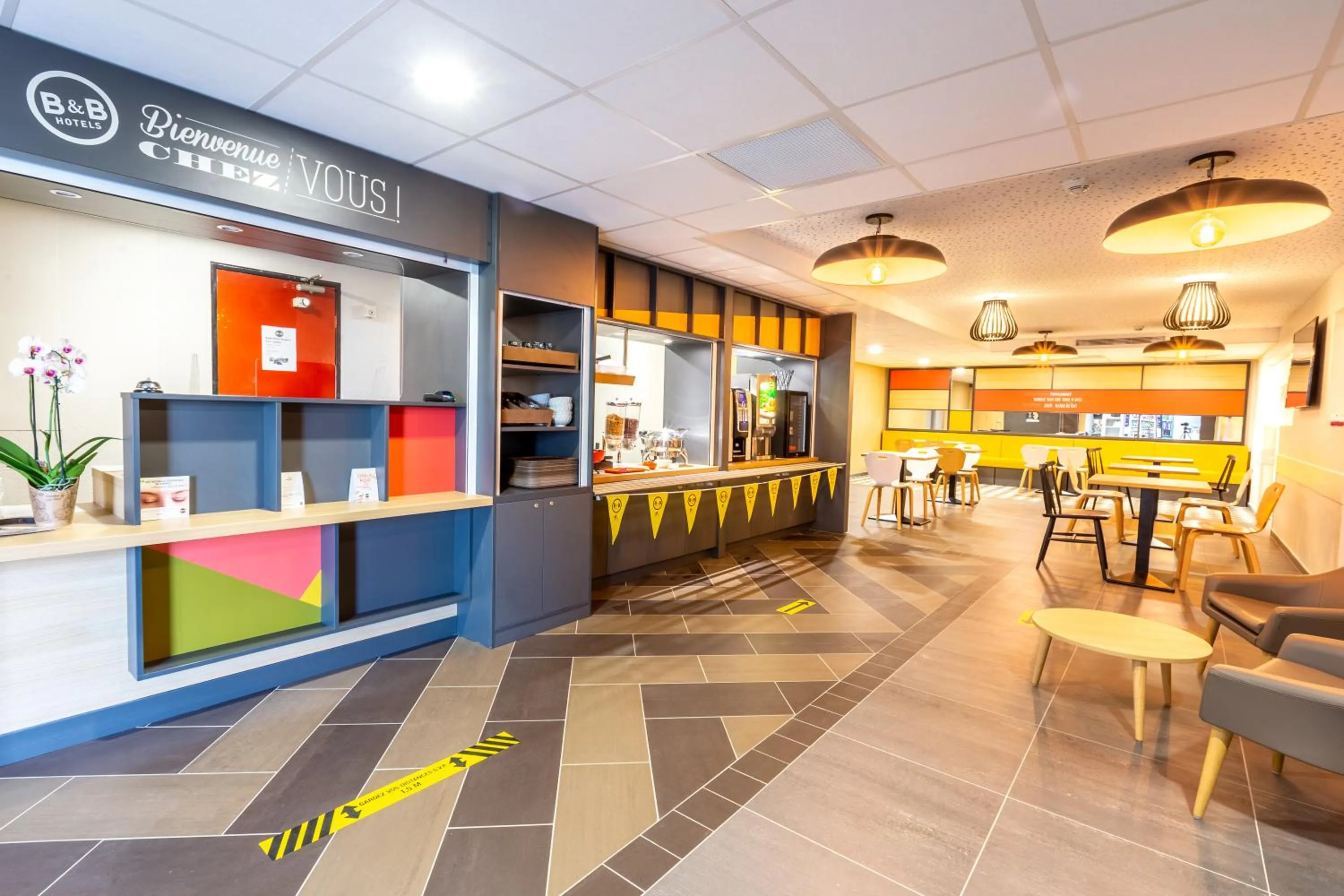 Lobby or reception in B&B HOTEL Angers Parc Expos