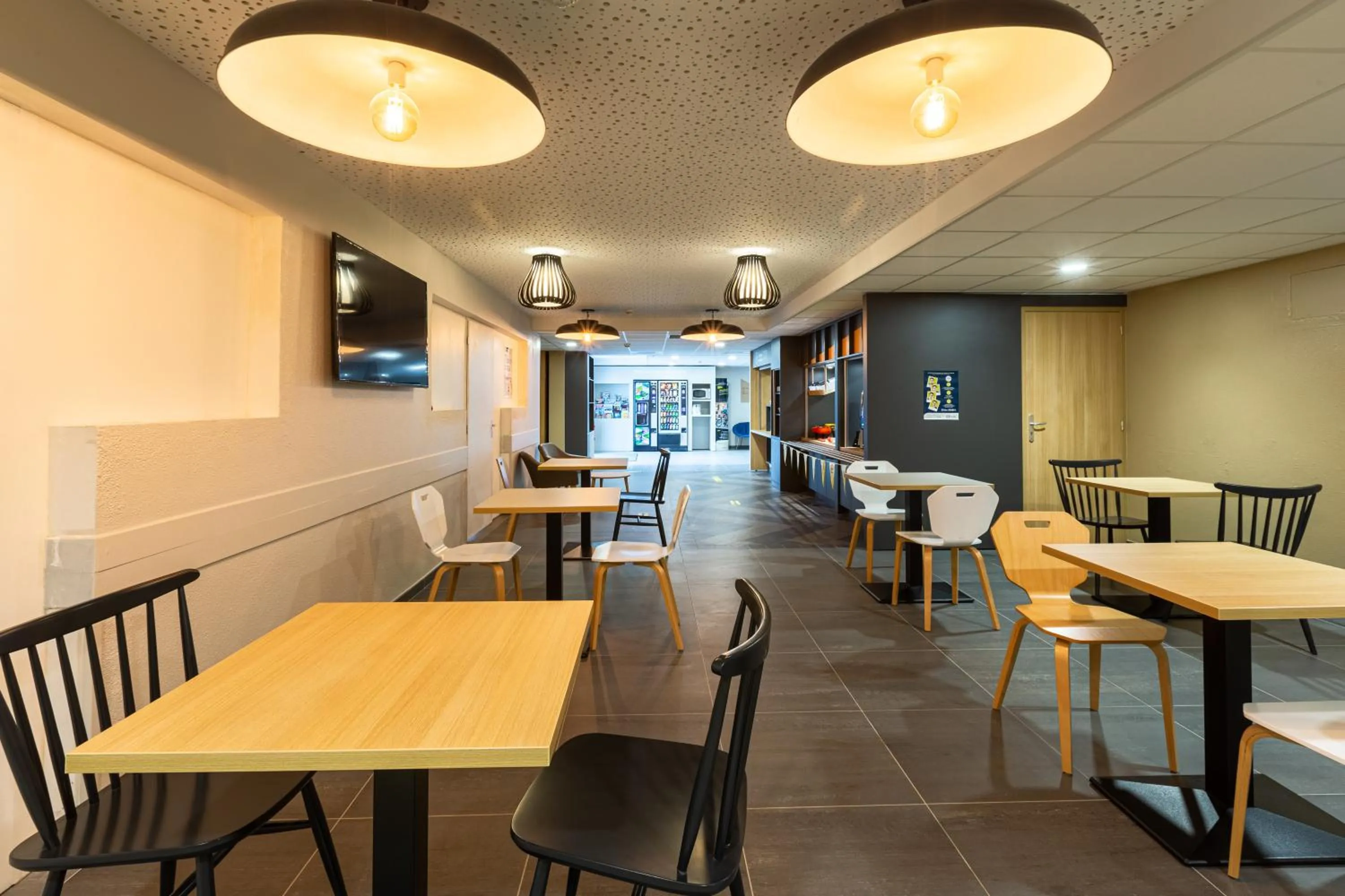 Buffet breakfast in B&B HOTEL Angers Parc Expos