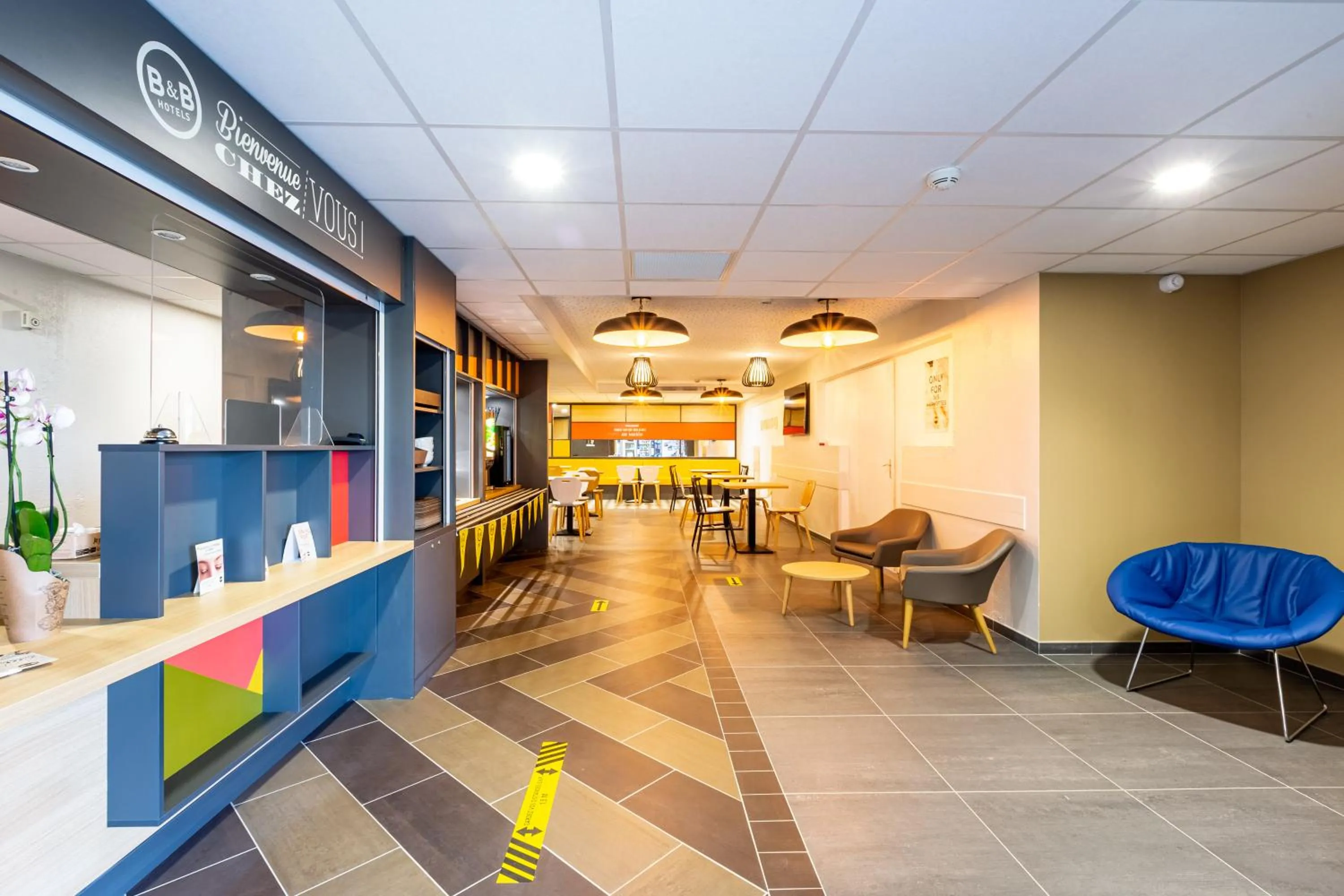 Lobby or reception in B&B HOTEL Angers Parc Expos