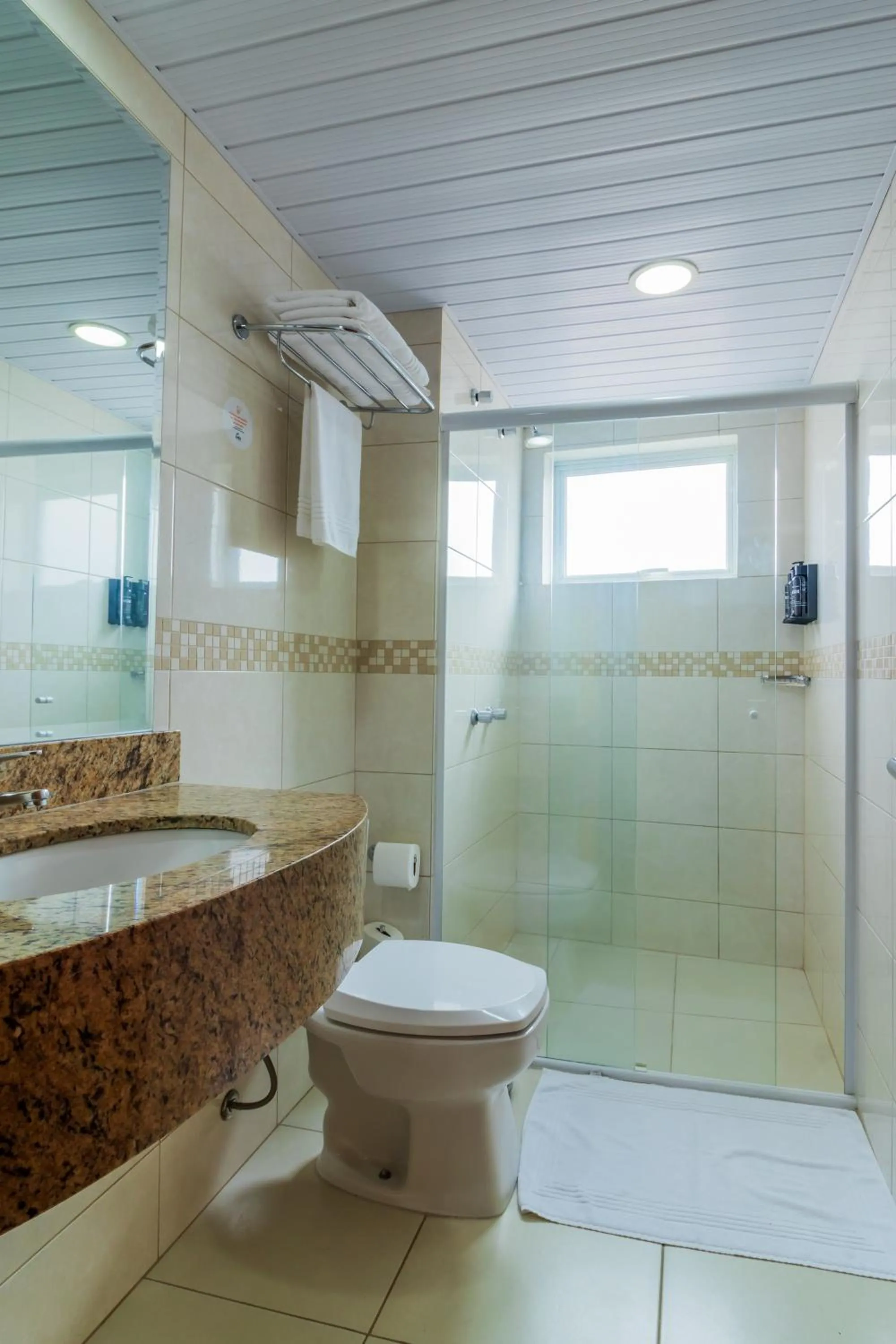 Shower in Luds Comfort Hotel