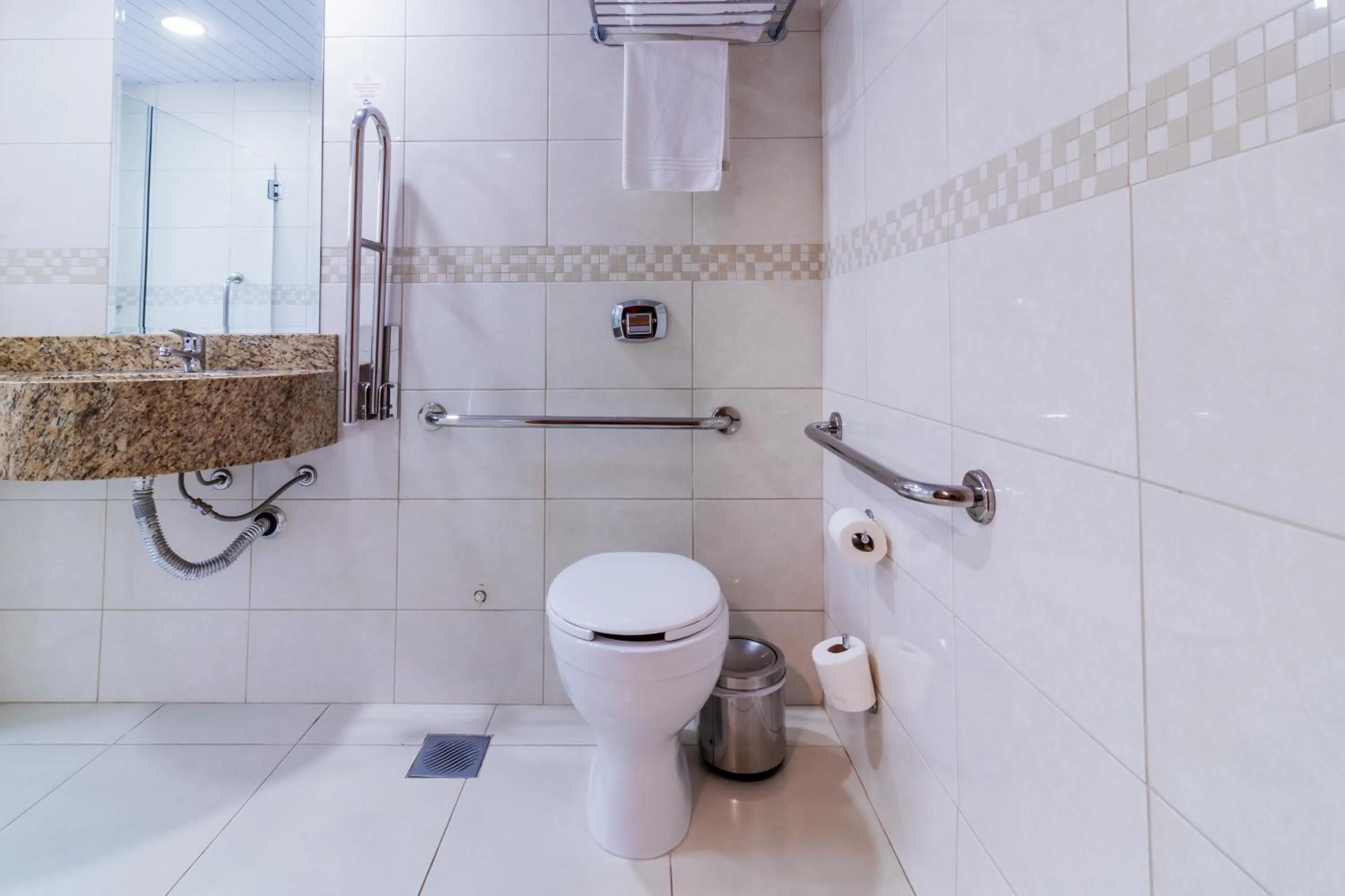 Shower in Luds Comfort Hotel