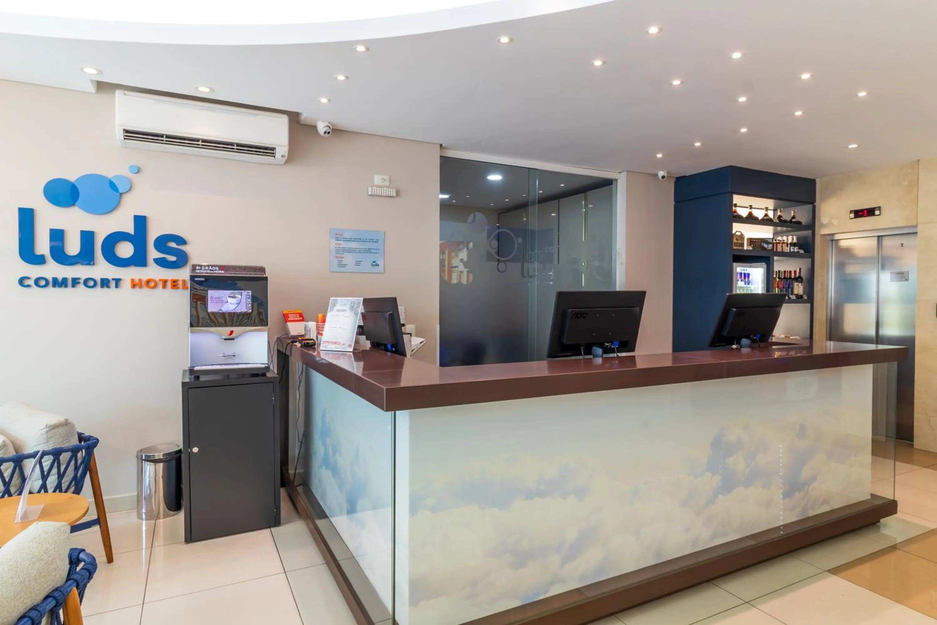 Lobby or reception in Luds Comfort Hotel