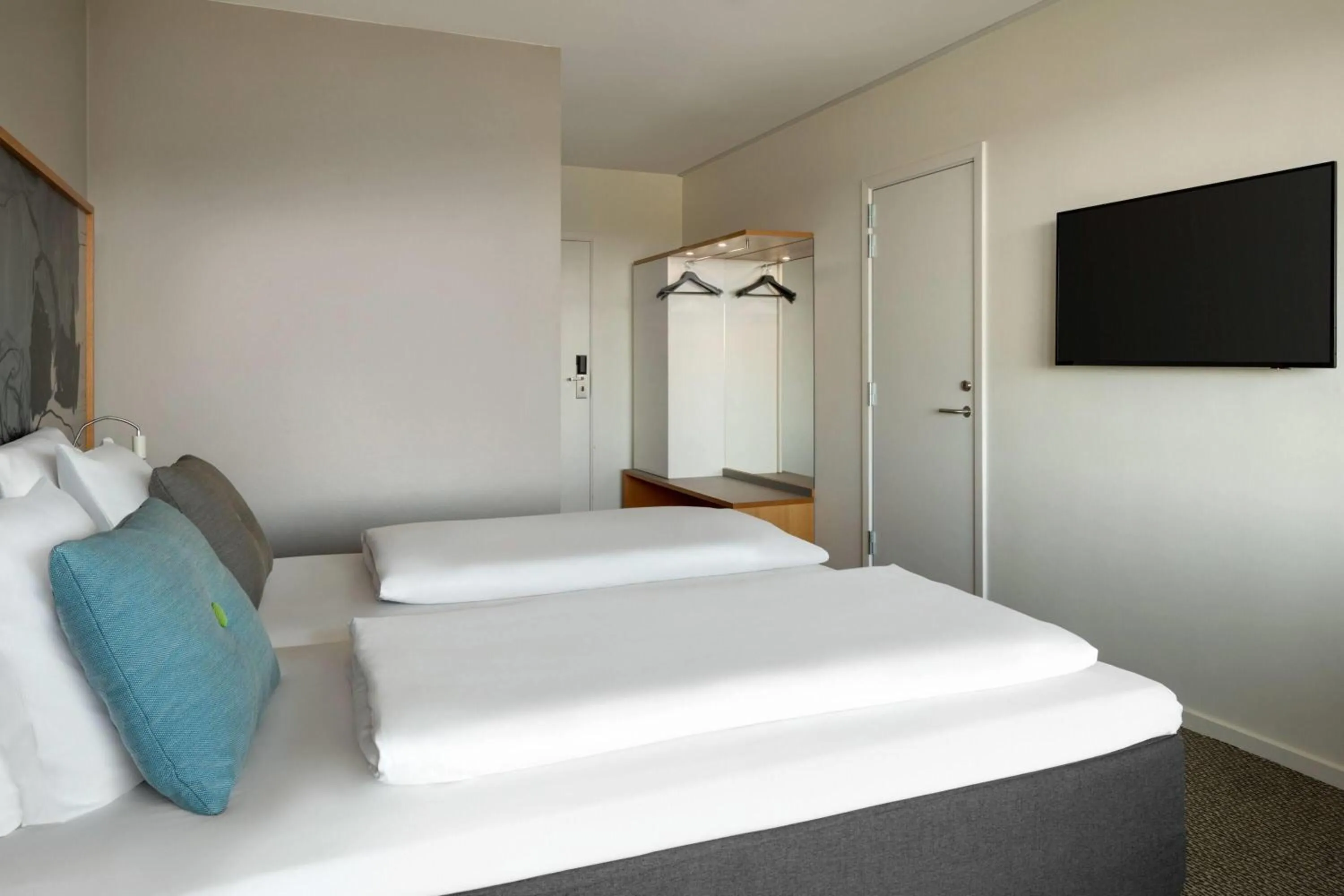 Photo of the whole room, Bed in Comwell Hvide Hus Aalborg, Dolce by Wyndham