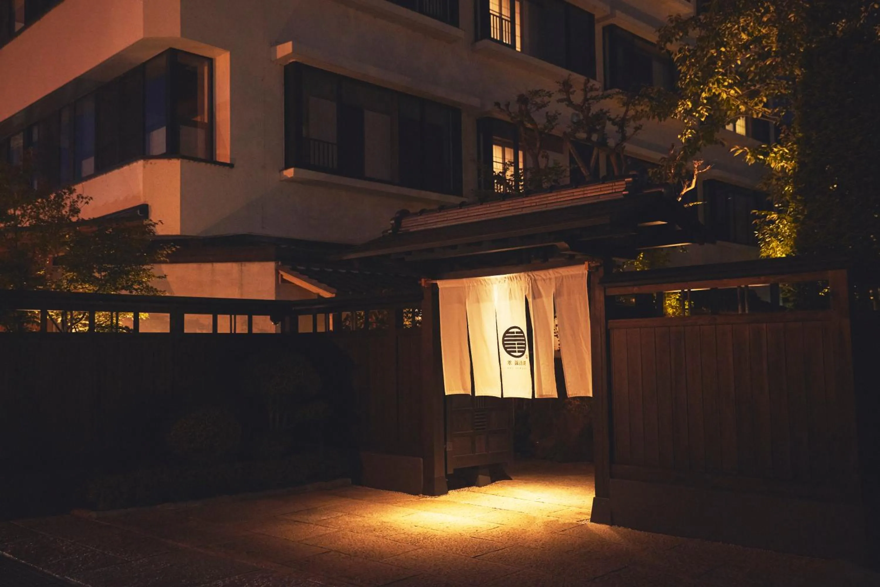 Facade/entrance in Sui Suwako