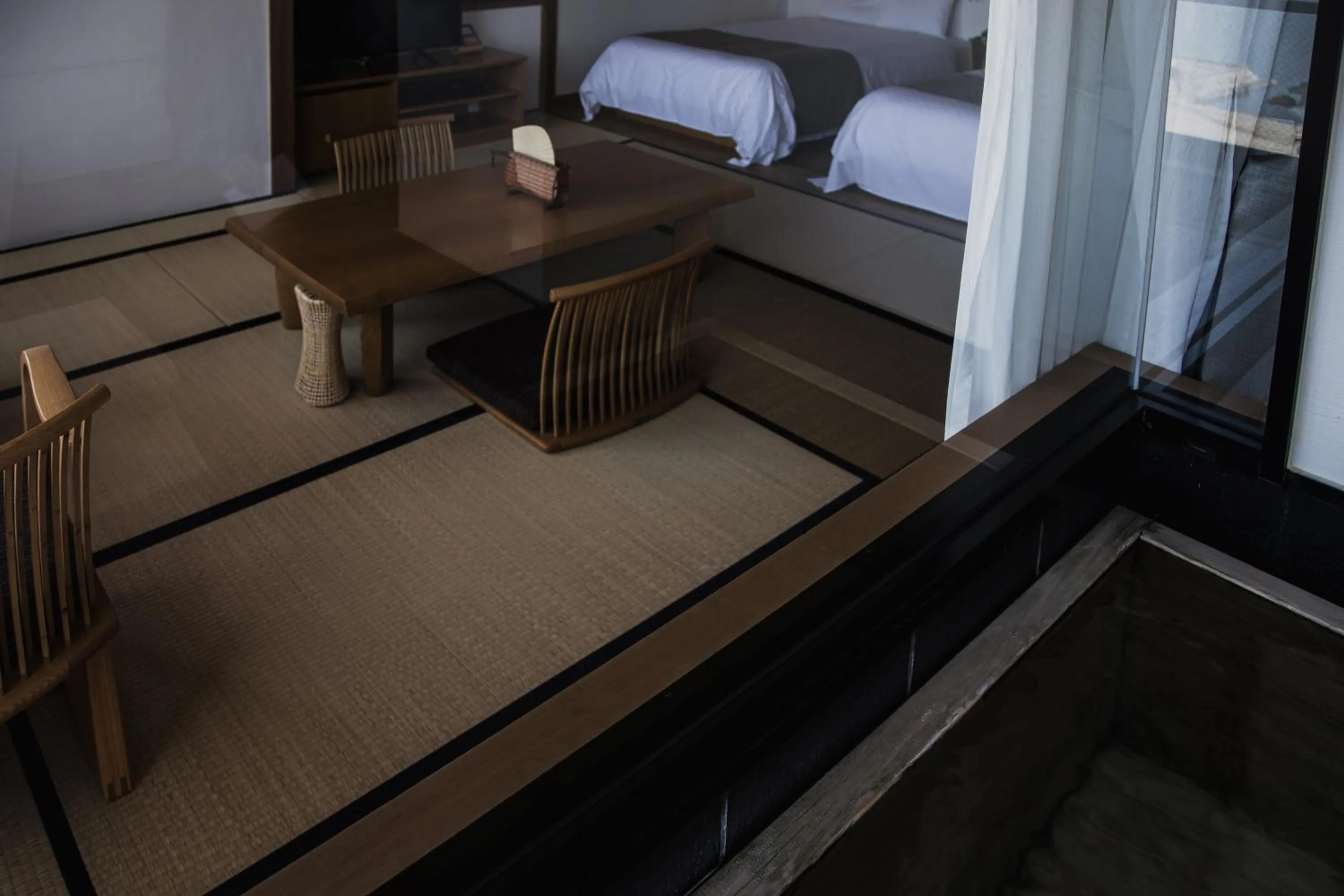 Photo of the whole room in Sui Suwako