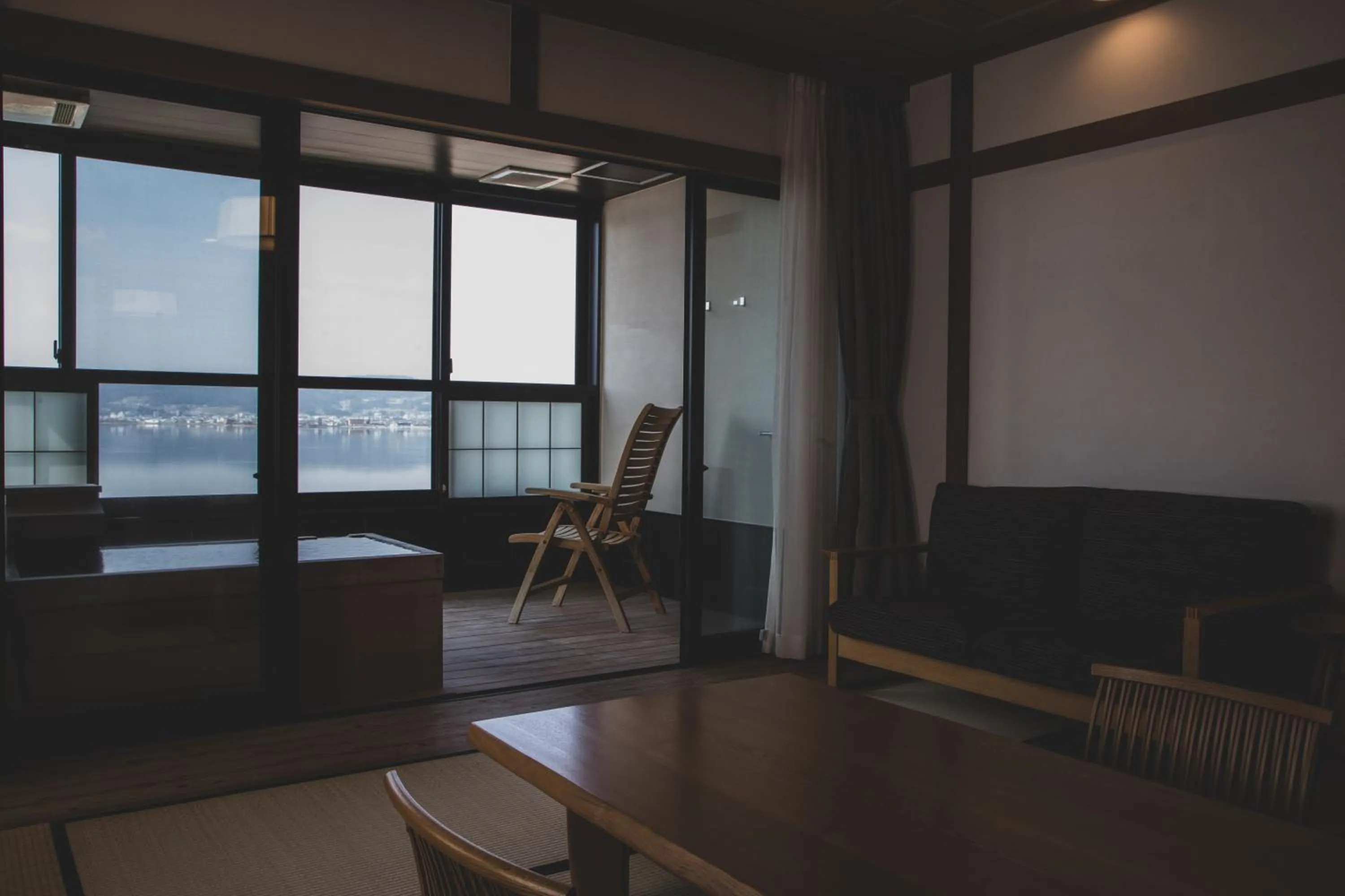 Photo of the whole room in Sui Suwako