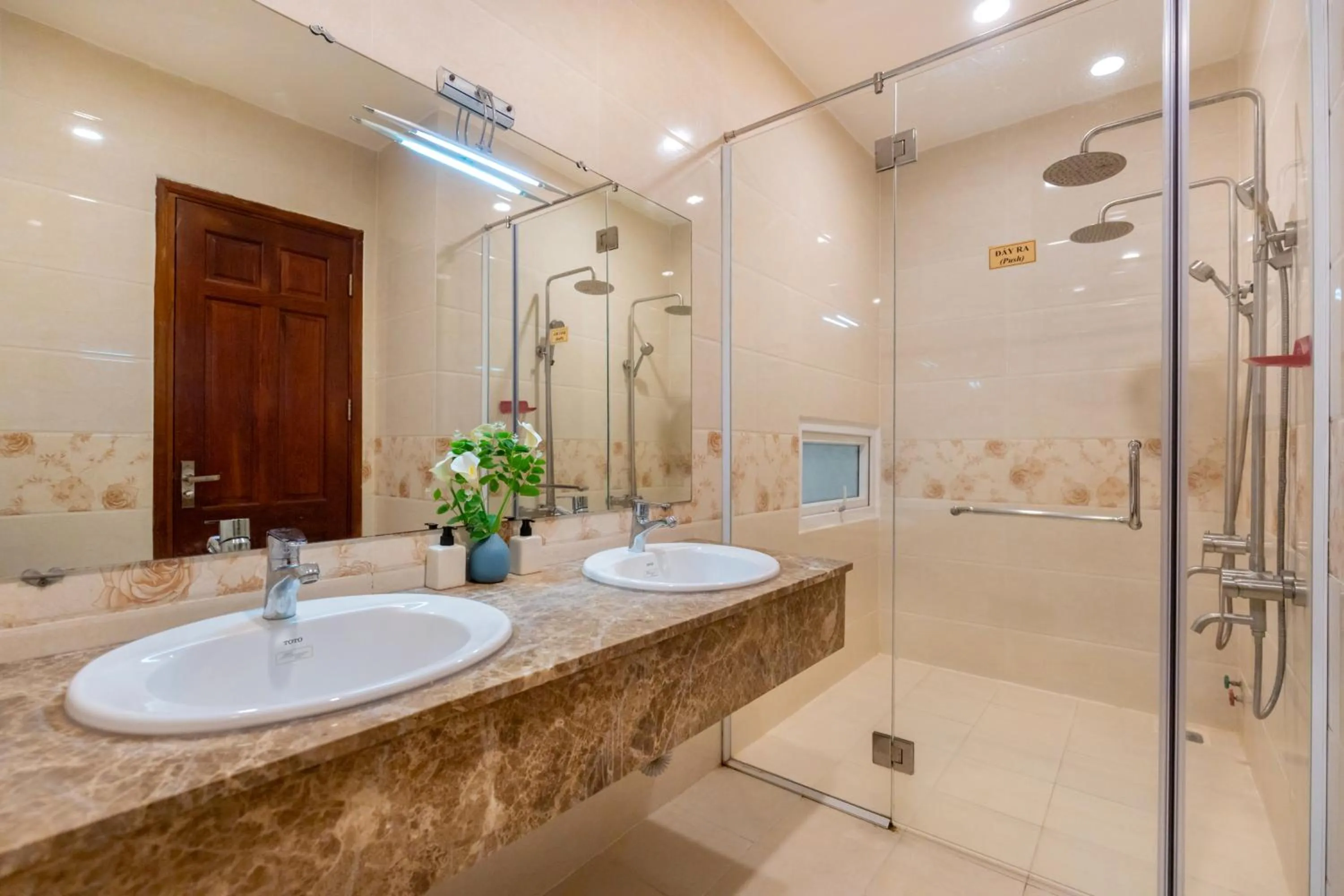 Shower in Diamond Sea Hotel