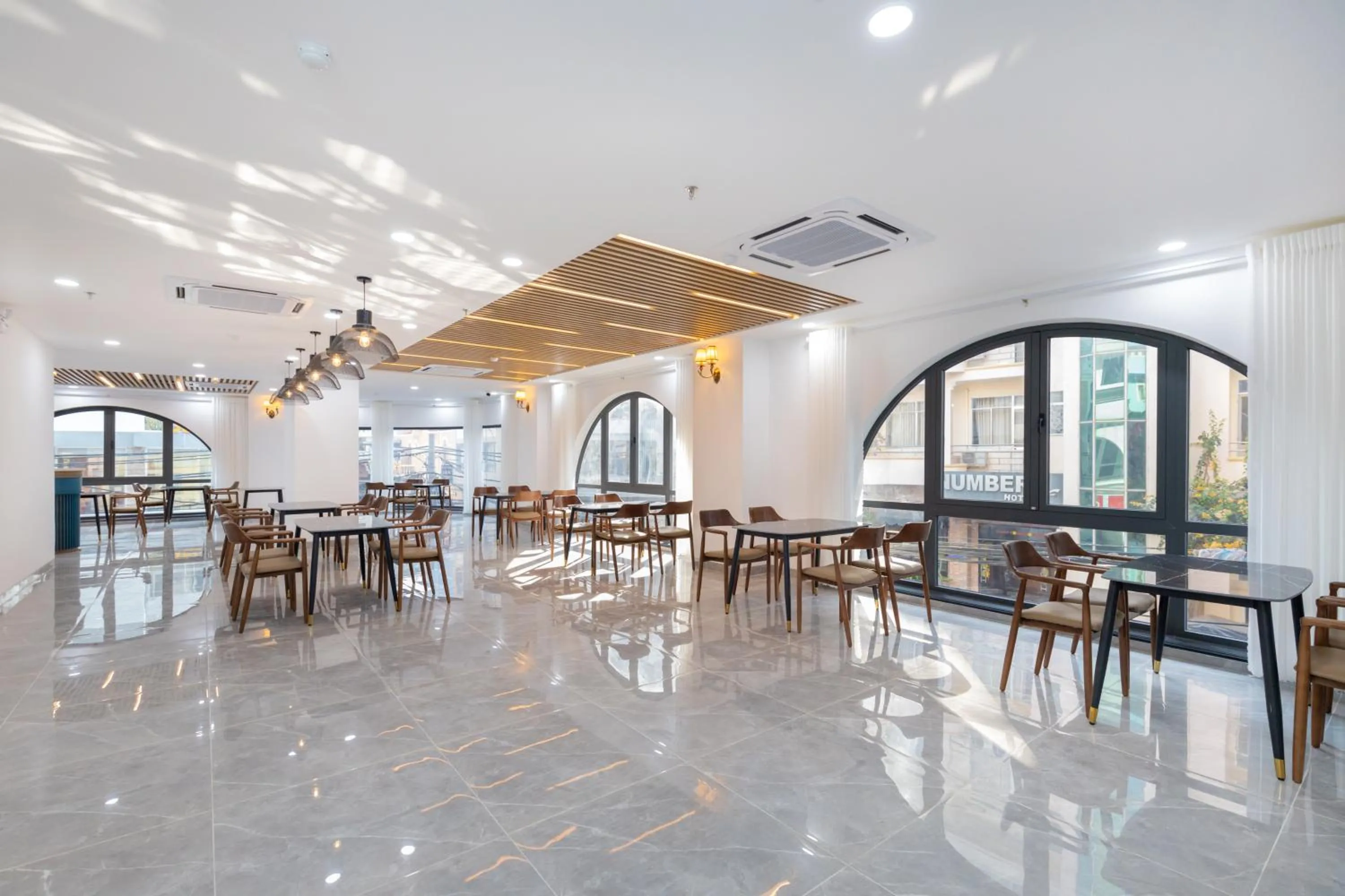 Restaurant/places to eat in Diamond Sea Hotel