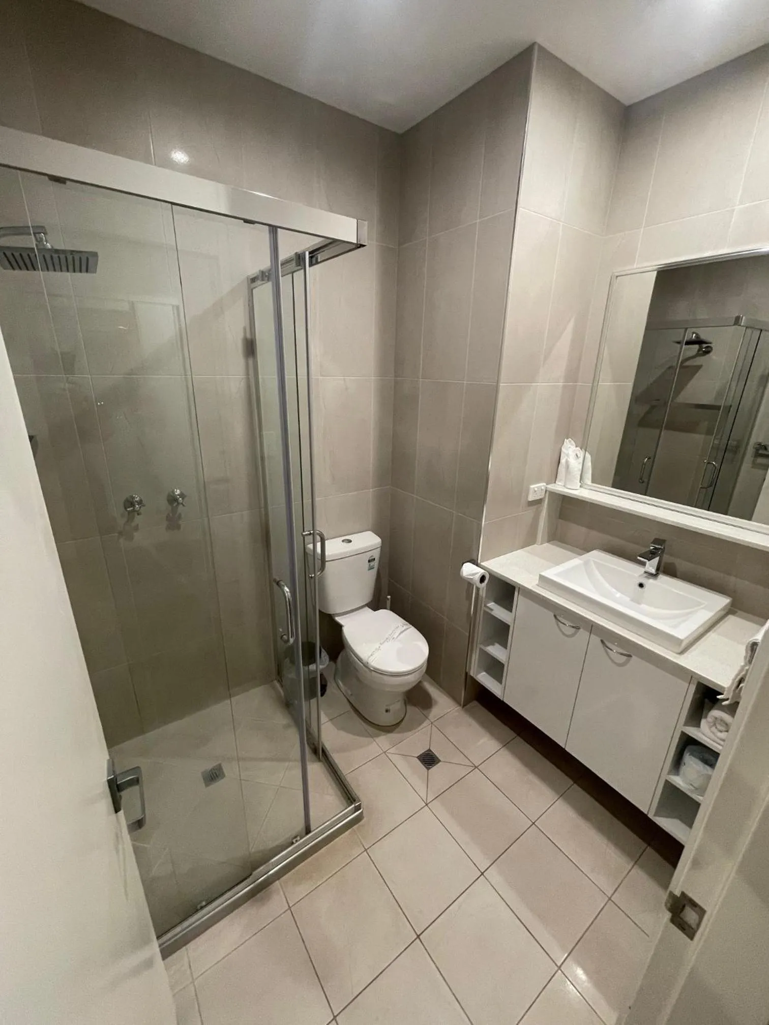 Bathroom in Winnellie Hotel Motel