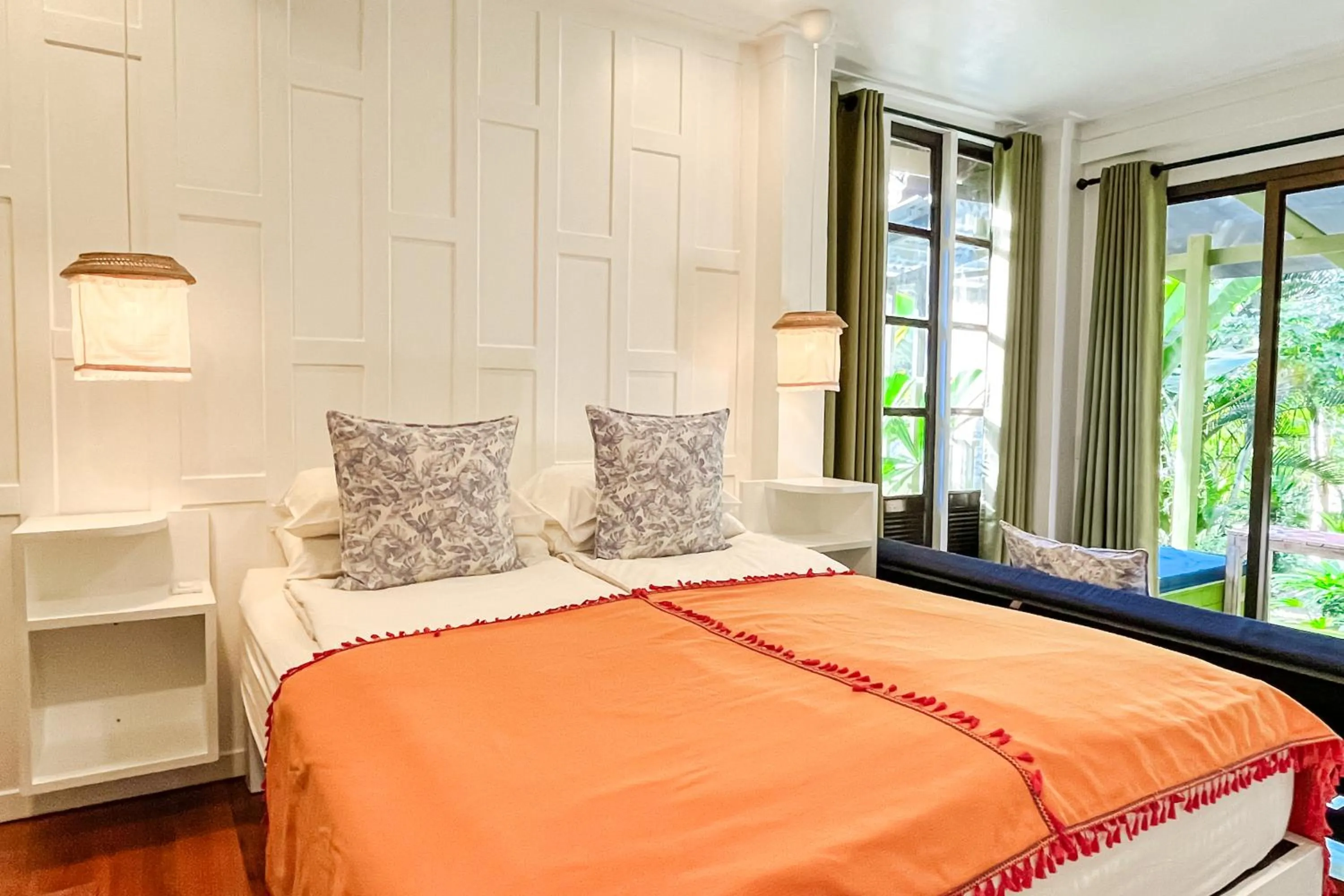 Living room, Bed in Baan Bua Cottage