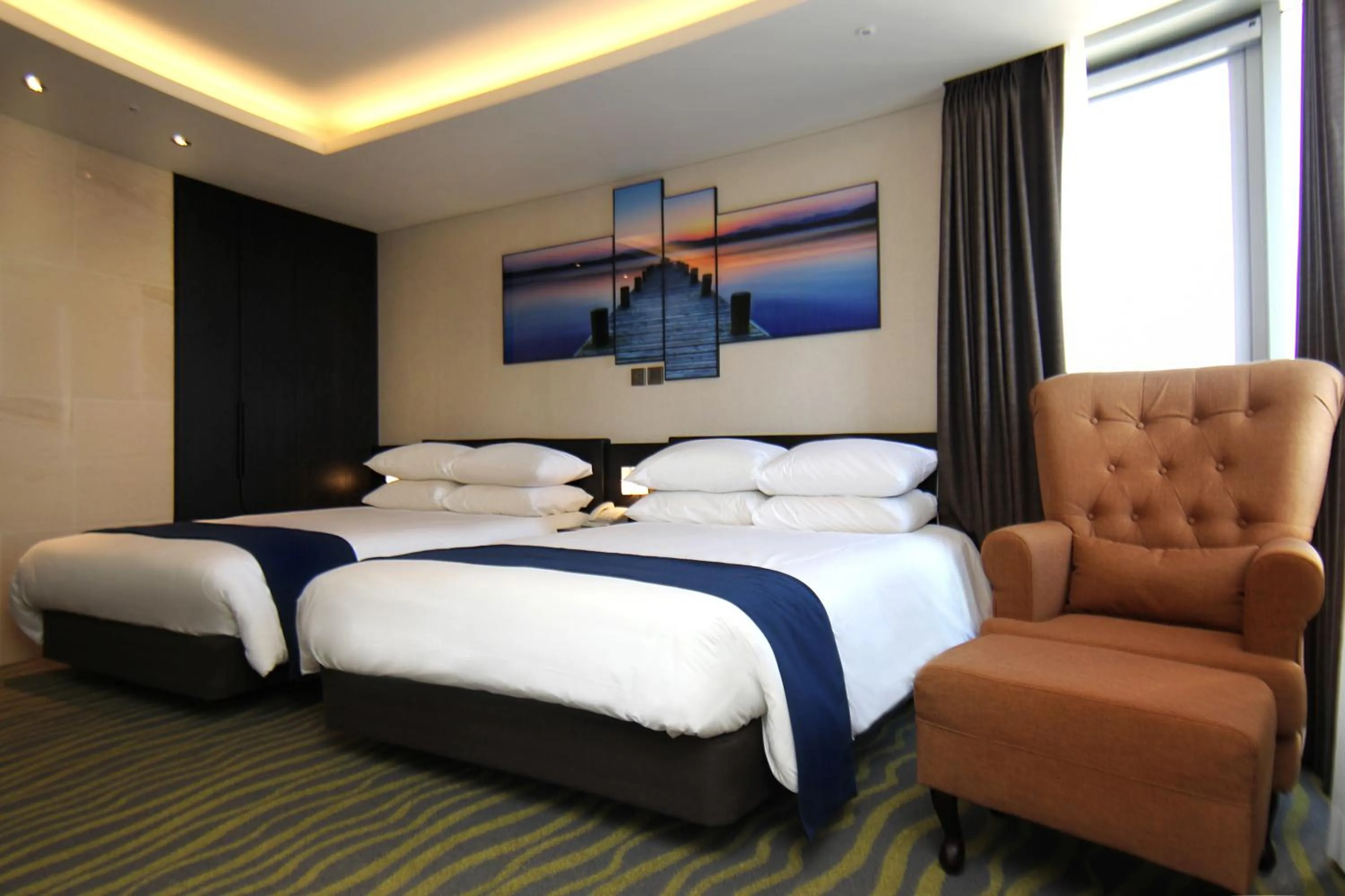 Bed in Gloucester Hotel Jeju