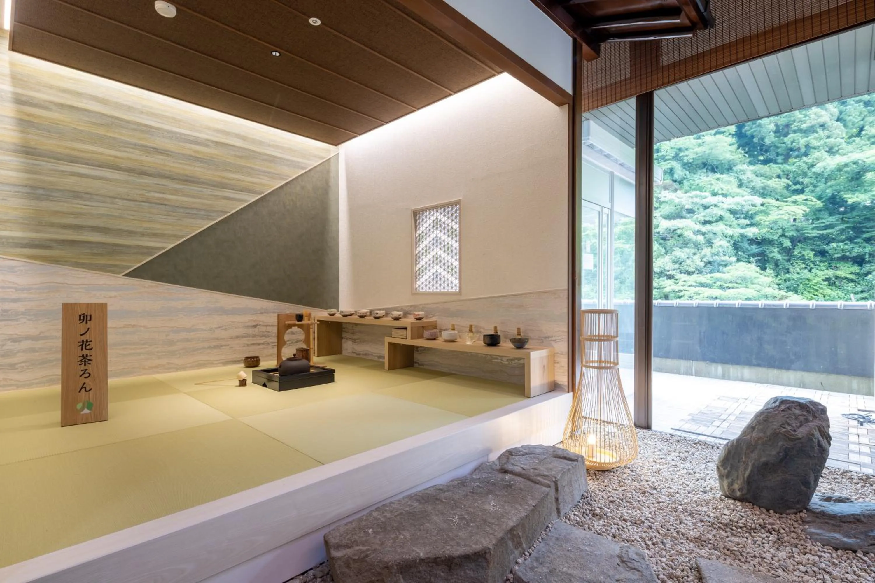 Area and facilities in Yamanakaonsen Ohanami Kyubei