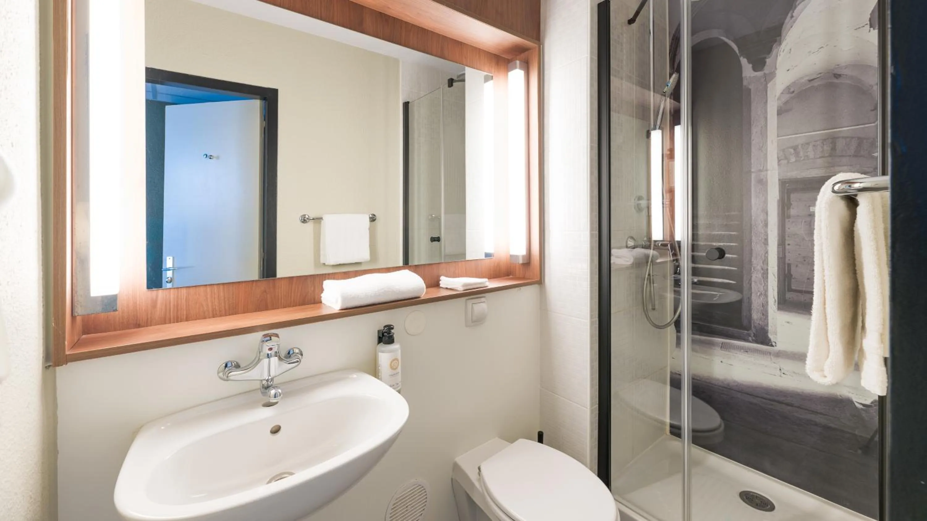 Shower in Campanile PRIME - Lyon Centre - Gare Perrache