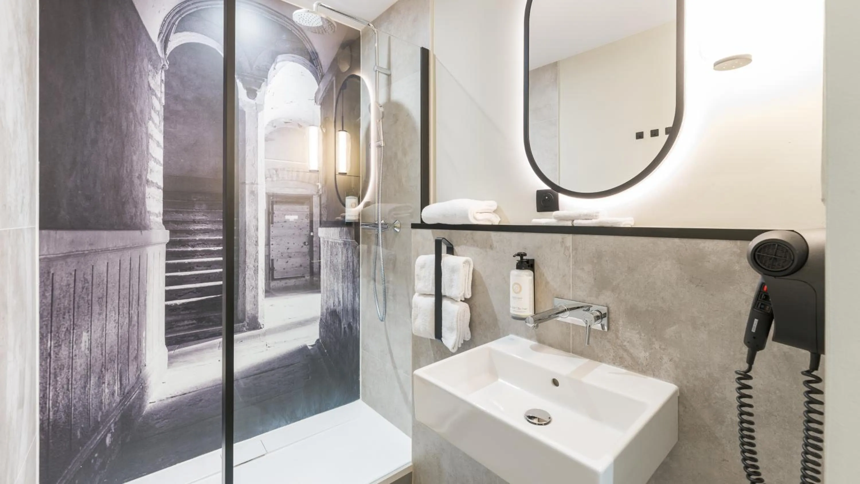 Shower in Campanile PRIME - Lyon Centre - Gare Perrache