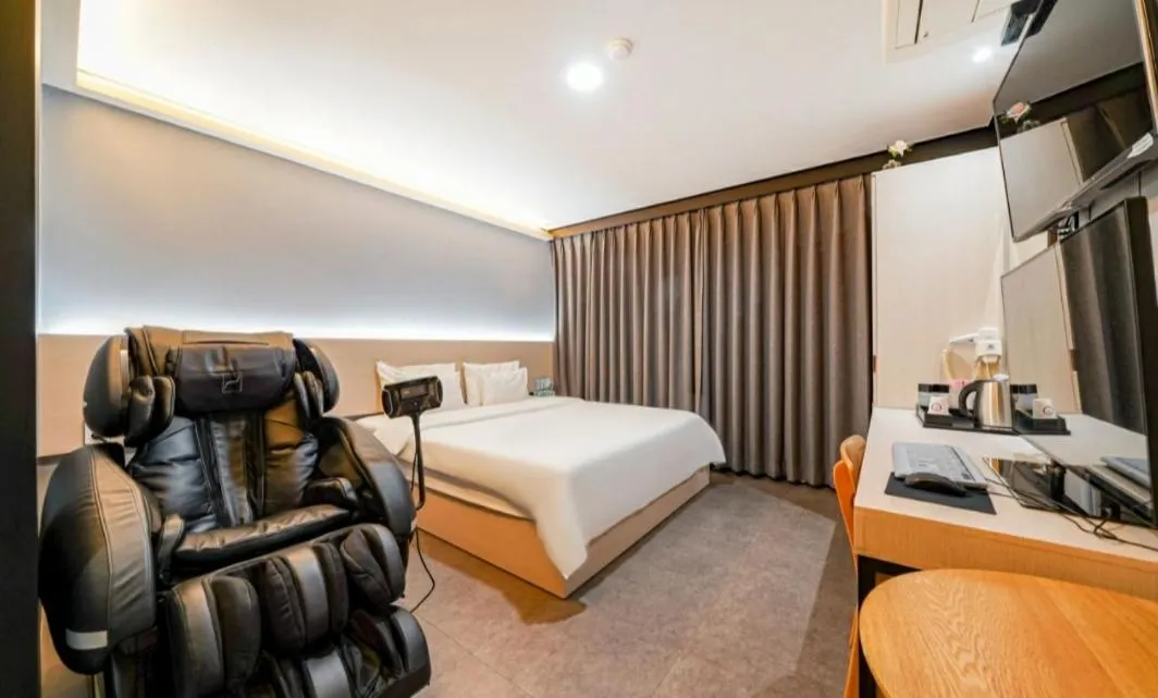 Bed in Hotel The May