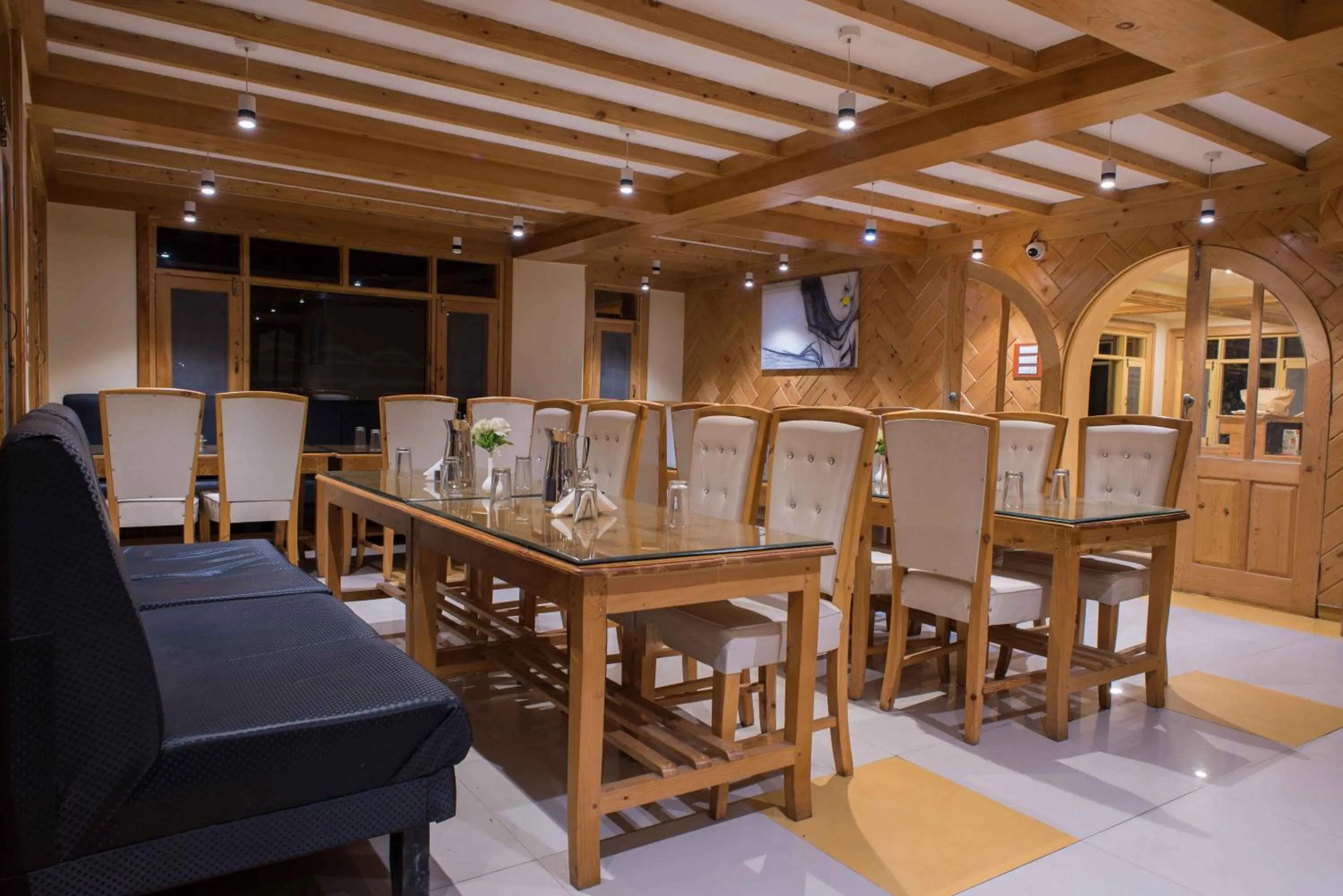 Restaurant/places to eat in Hotel Imperial Resorts