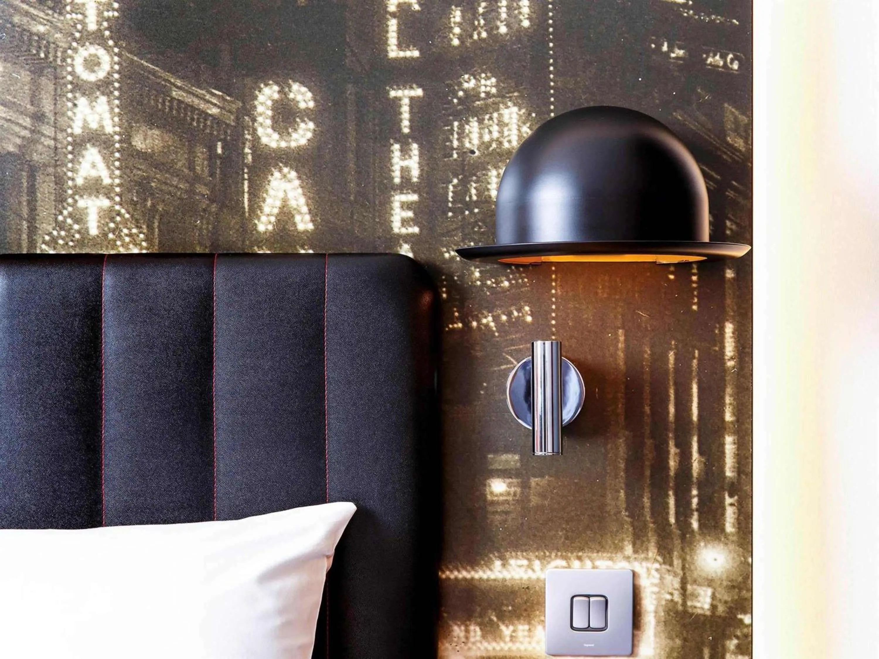 Bedroom in ibis Styles London Southwark - near Borough Market