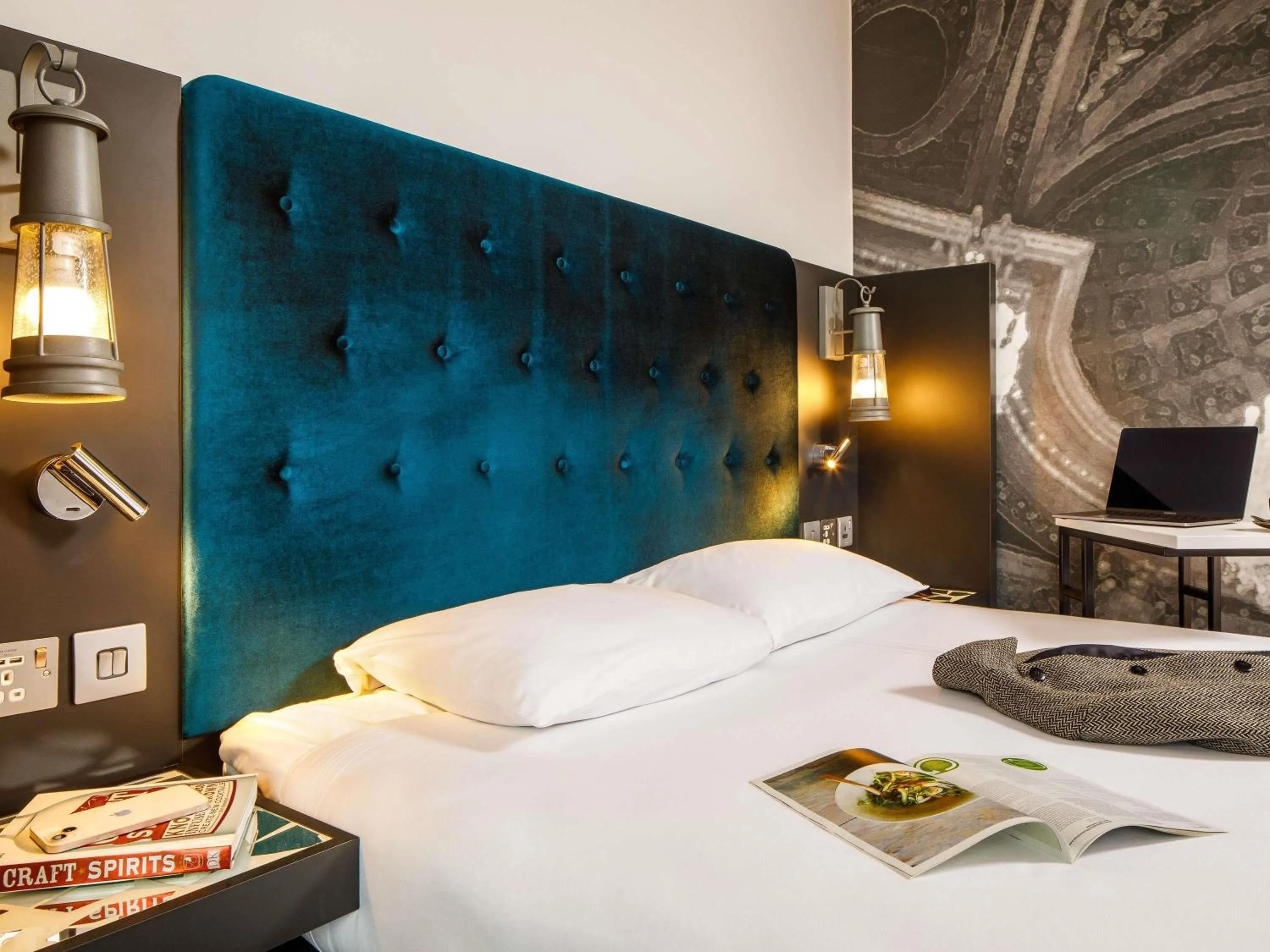 Bedroom, Bed in ibis Styles London Southwark - near Borough Market