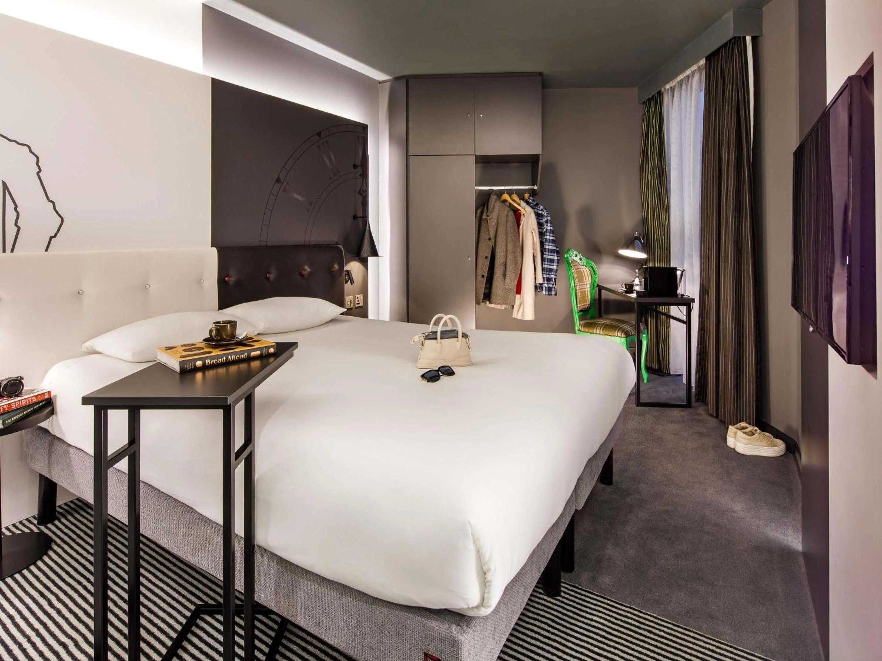 Bedroom, Bed in ibis Styles London Southwark - near Borough Market