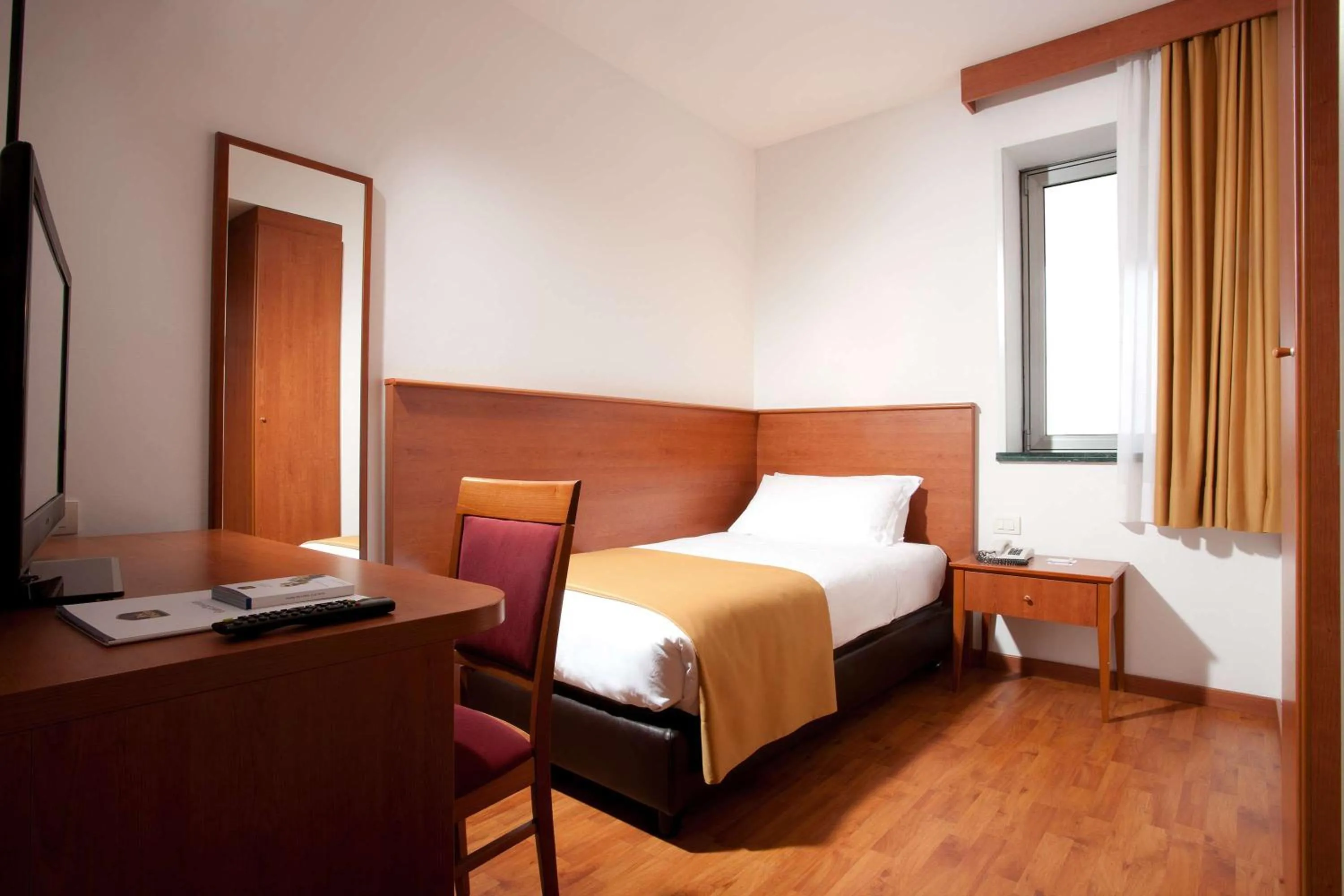 Photo of the whole room, Bed in Best Western Park Hotel Continental