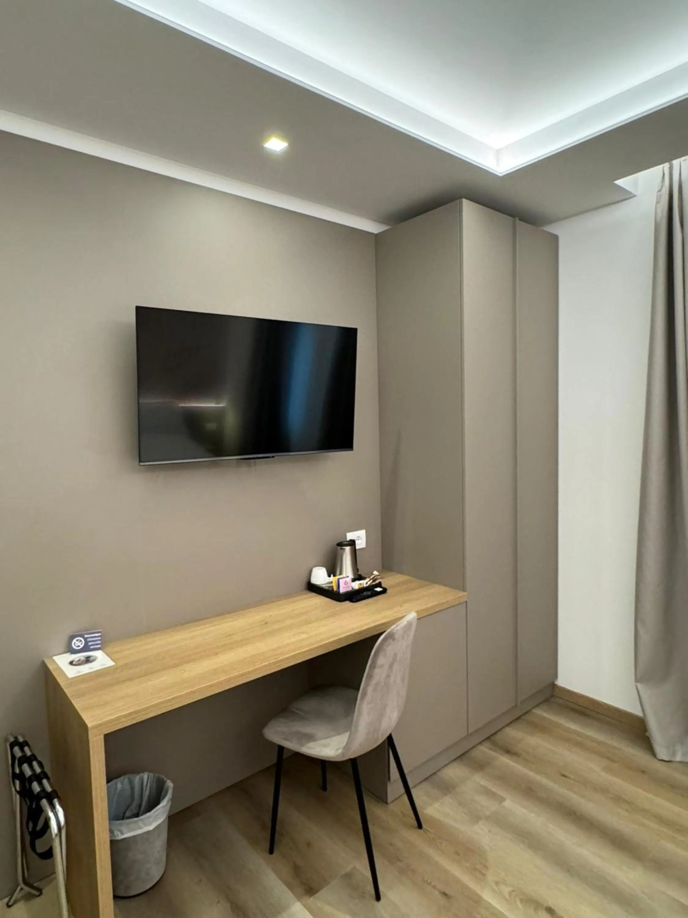 hair dresser in Best Western Park Hotel Continental